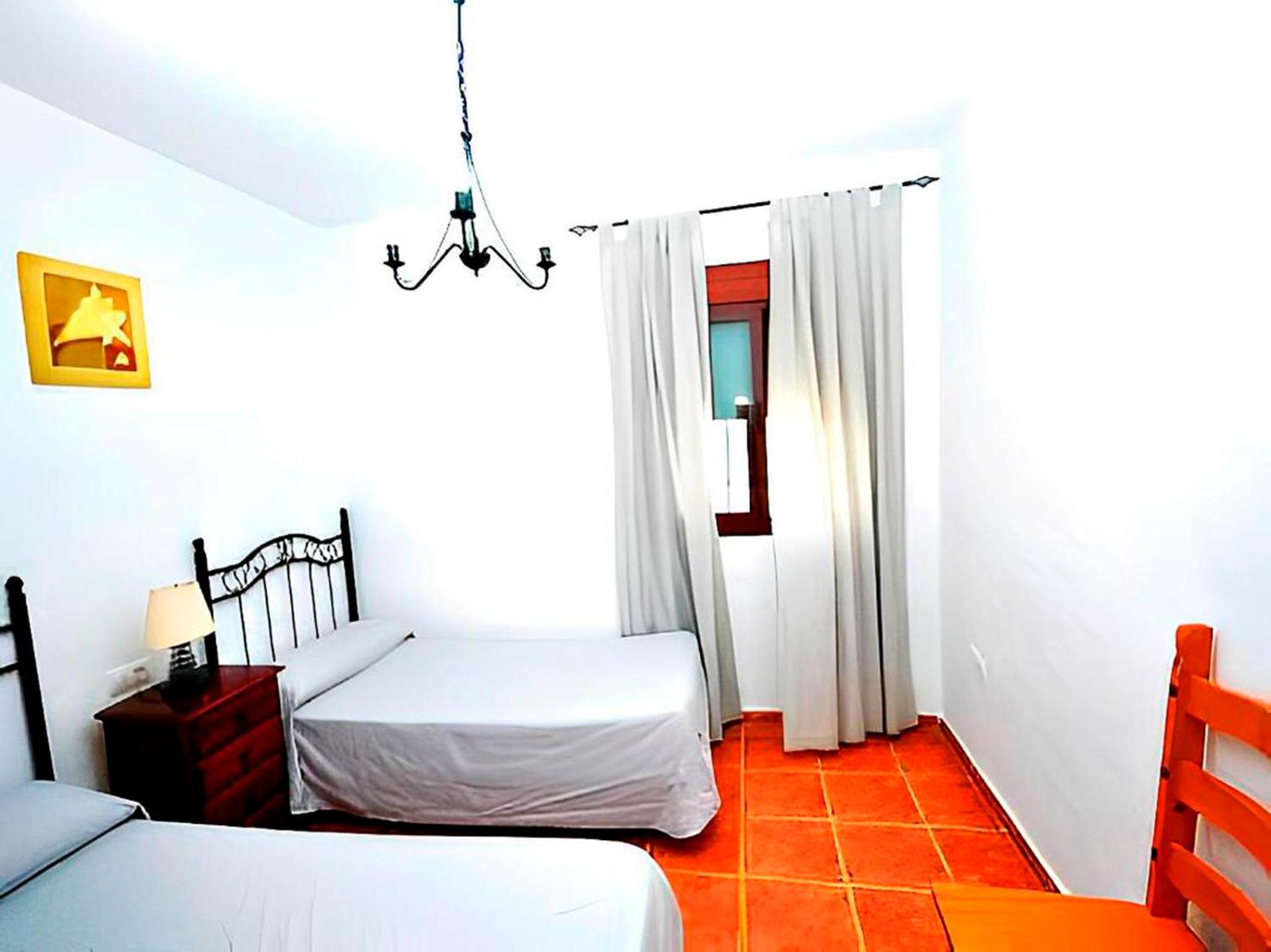 Chalet con piscina compartida y jardín privado