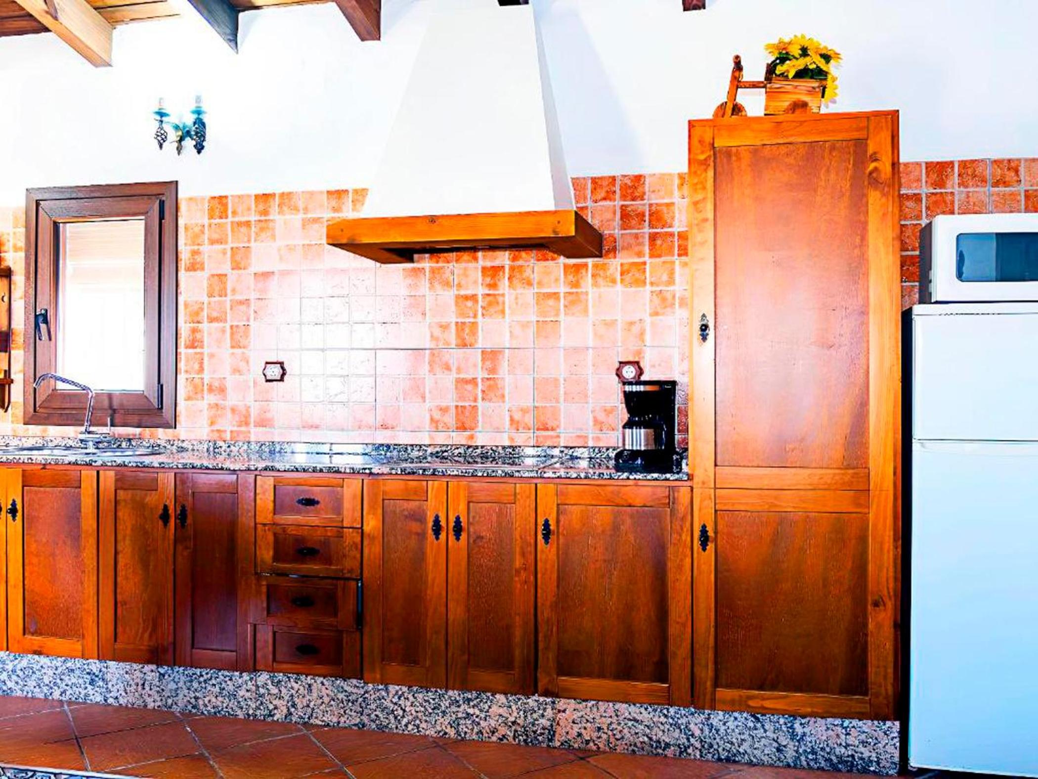Chalet con piscina compartida y jardín privado