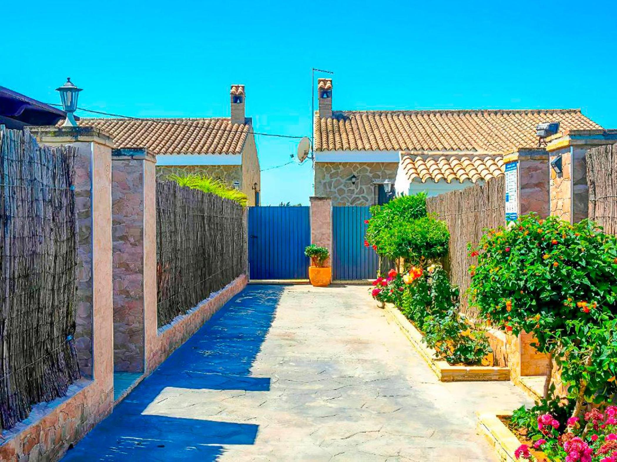 Chalet con piscina compartida y jardín privado