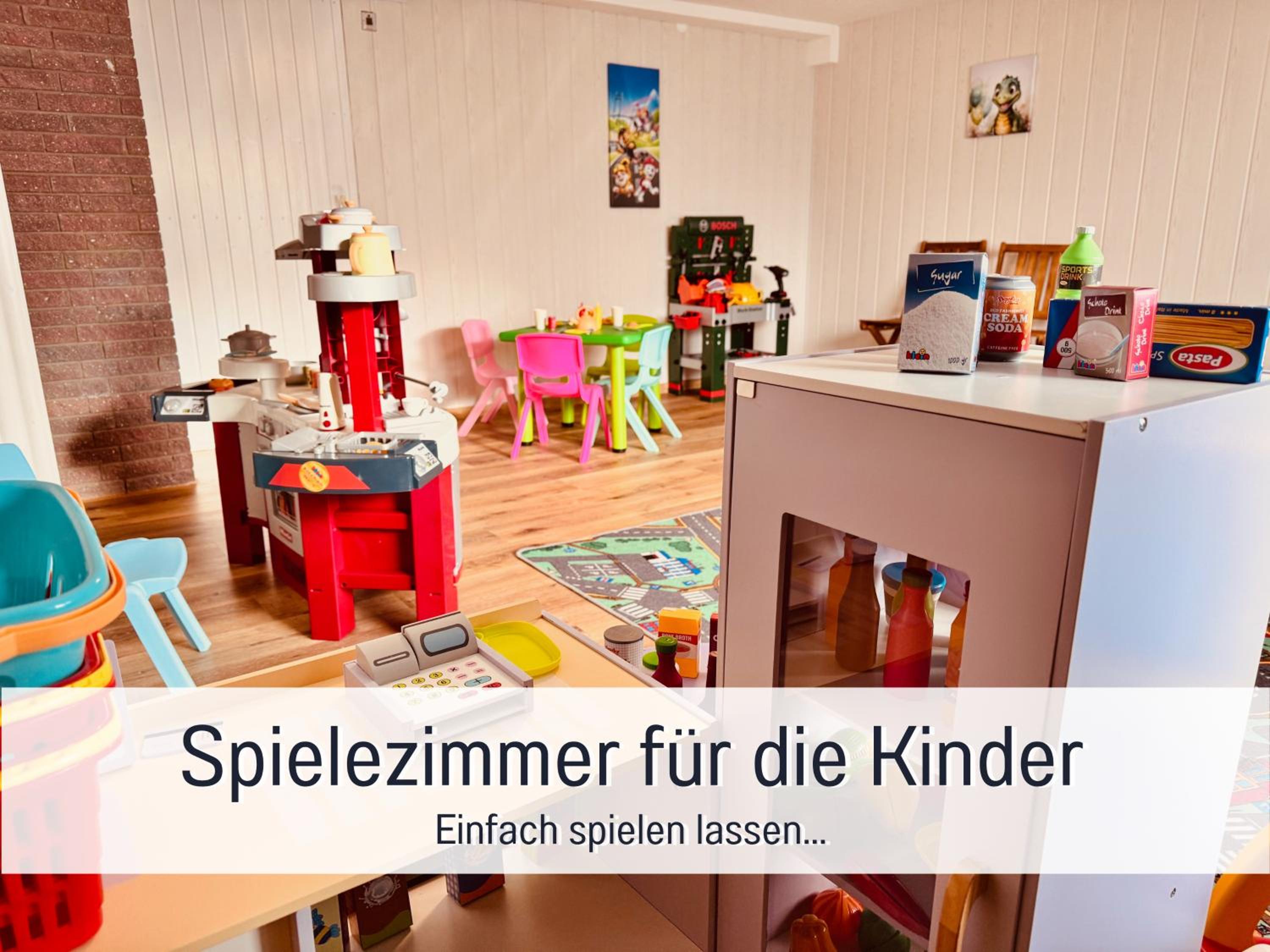 Großes Ferienhaus für 12 -17 Personen mit Whirlpool - Spielzimmer und Garten