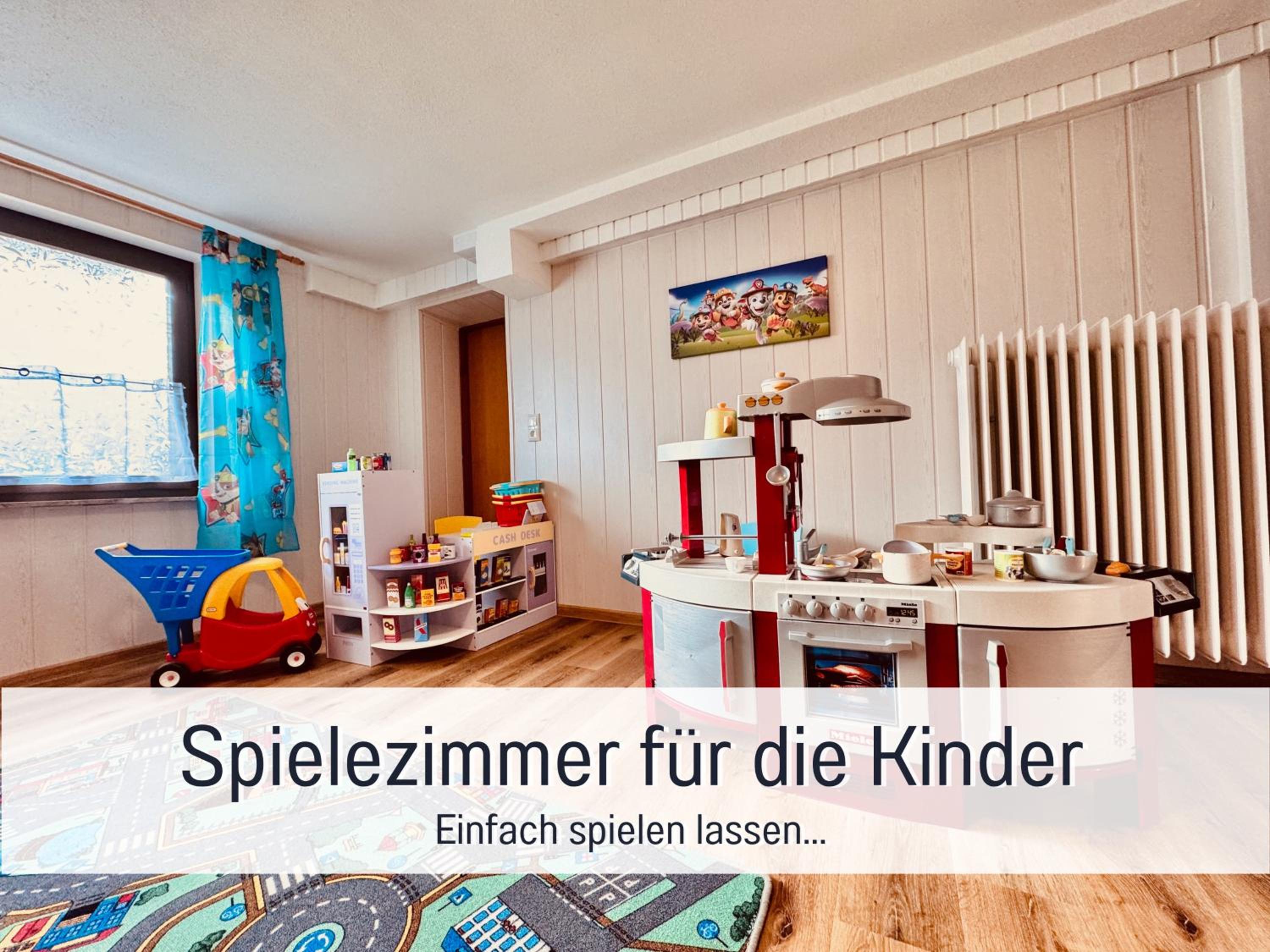 Großes Ferienhaus für 12 -17 Personen mit Whirlpool - Spielzimmer und Garten