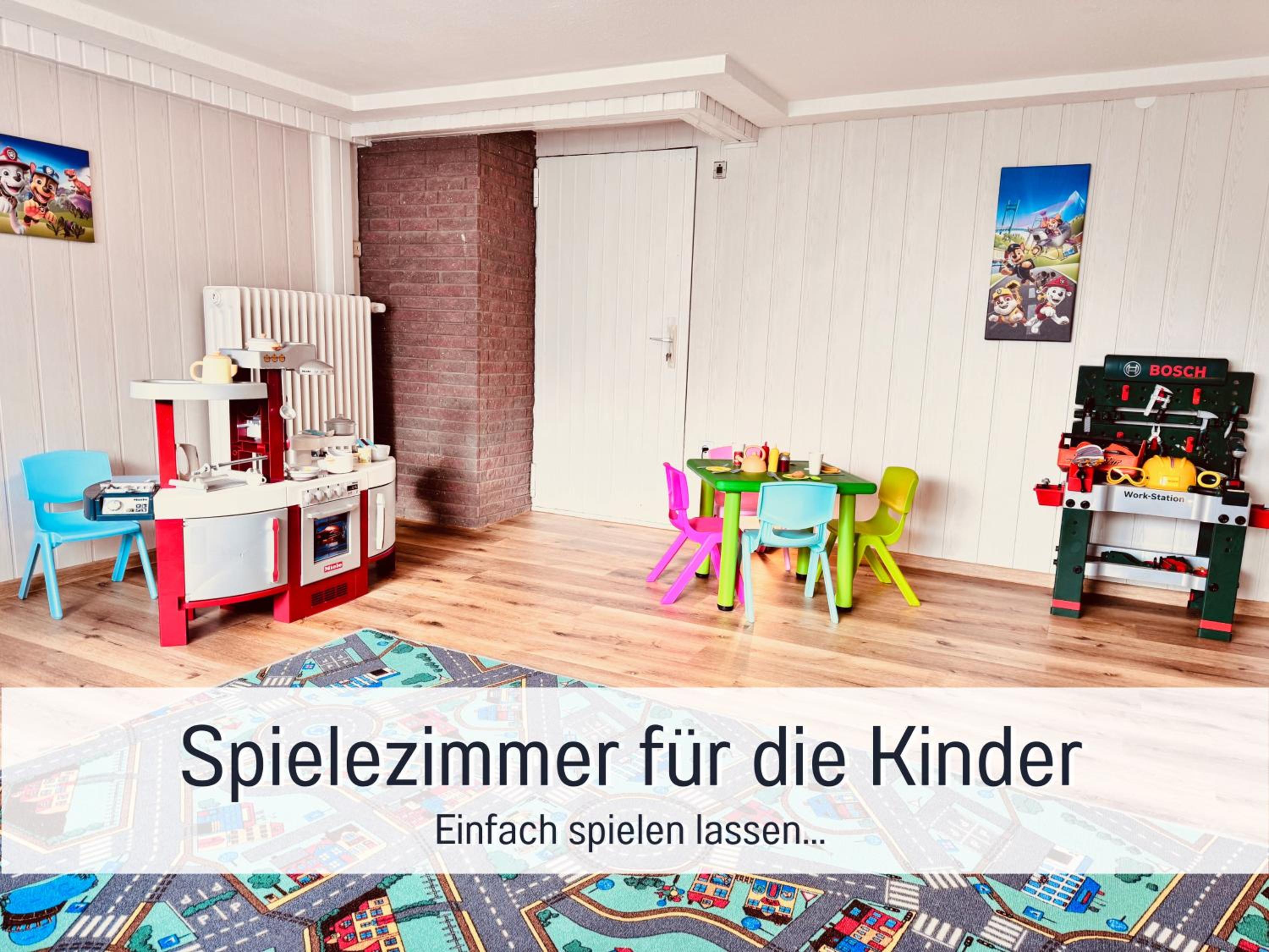 Großes Ferienhaus für 12 -17 Personen mit Whirlpool - Spielzimmer und Garten