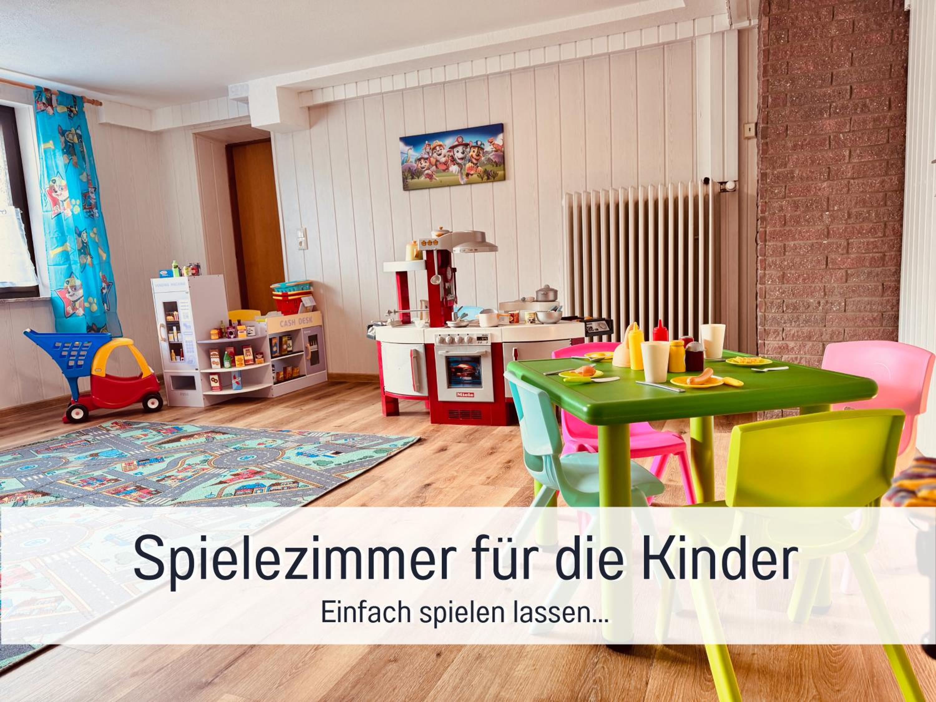 Großes Ferienhaus für 12 -17 Personen mit Whirlpool - Spielzimmer und Garten