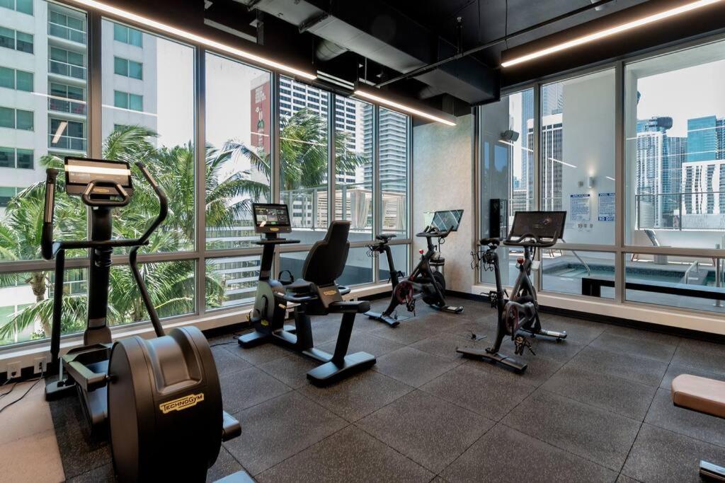 Amazing 2 BR 30th Floor Downtown Free Parking