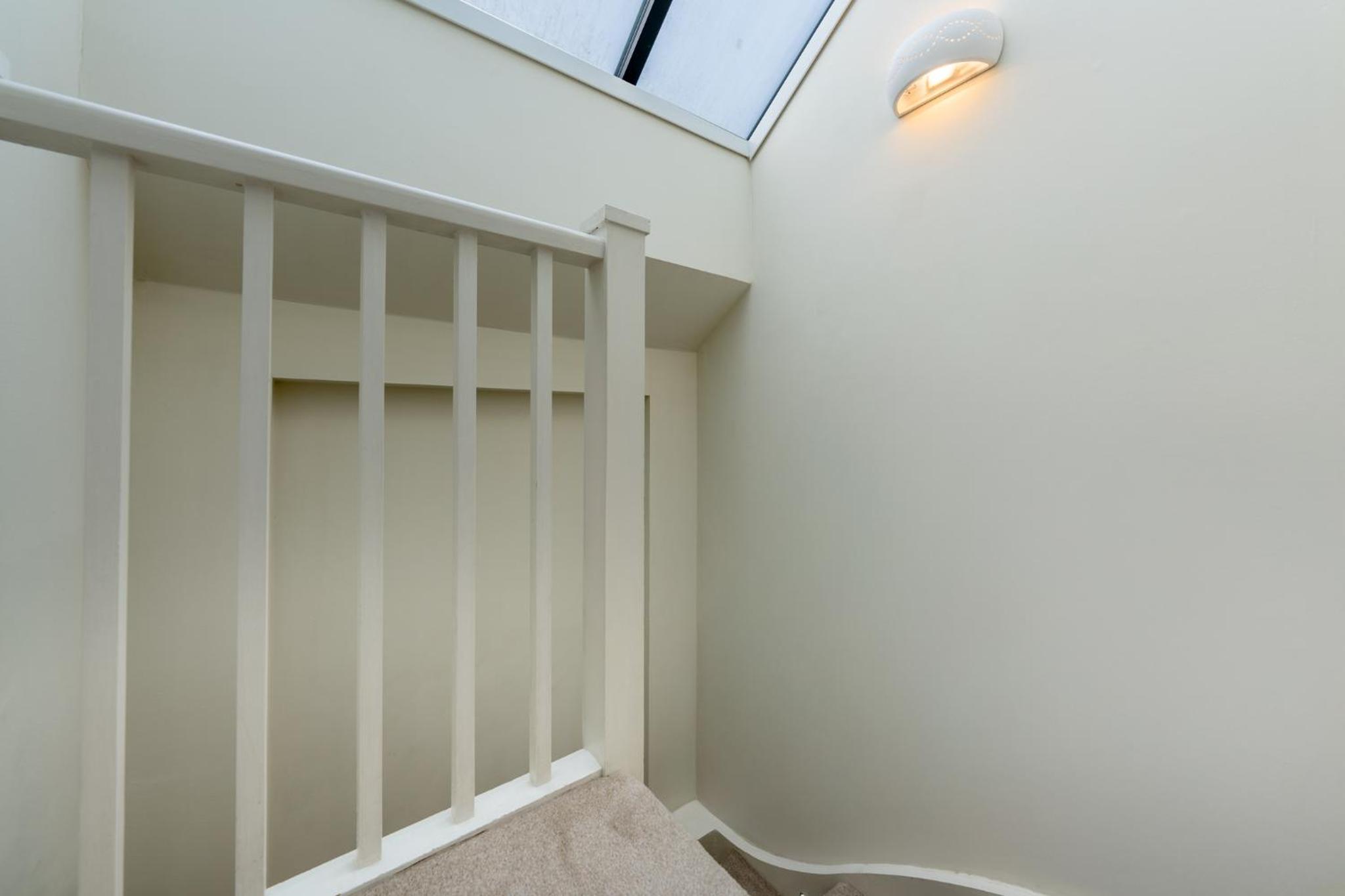 HUGE 200SQM Luxury 3-Bedroom Mews House