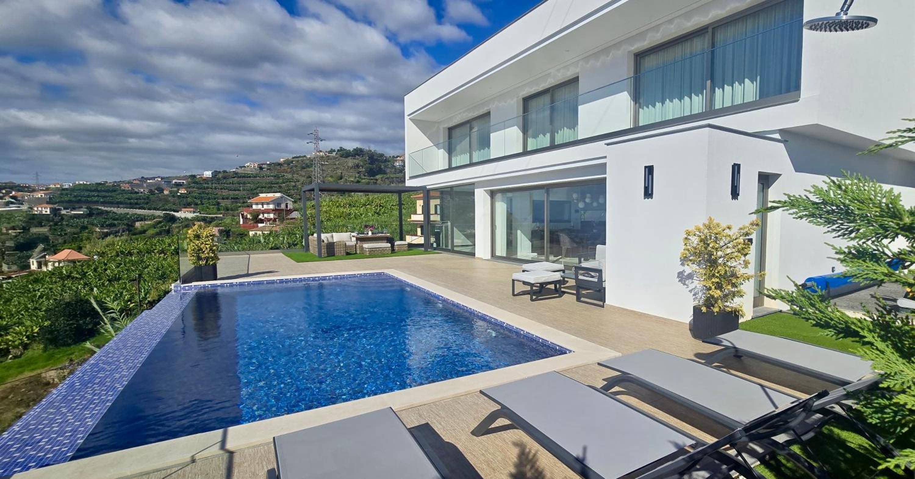 Lê Maison Deluxe Madeira - Where Peace is breathed and Luxury is felt! view 3