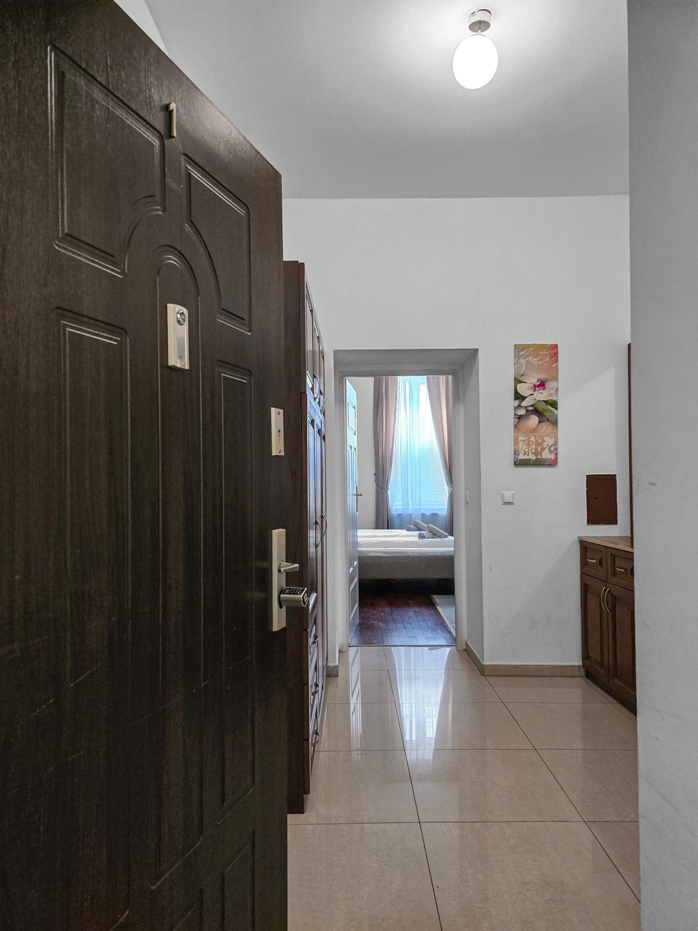 Cozy Vienna Retreat Near Millennium