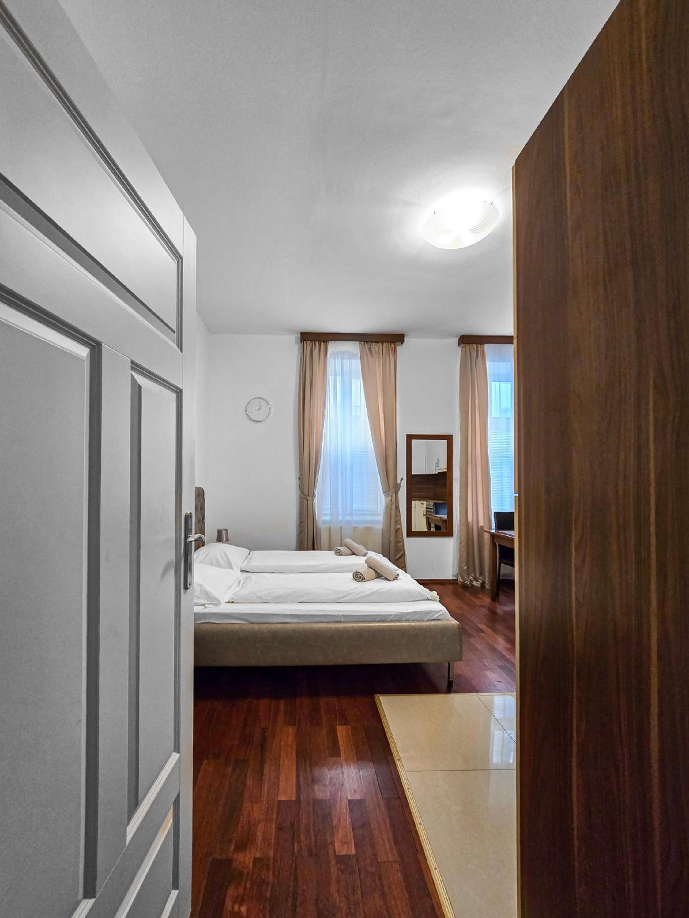 Cozy Vienna Retreat Near Millennium