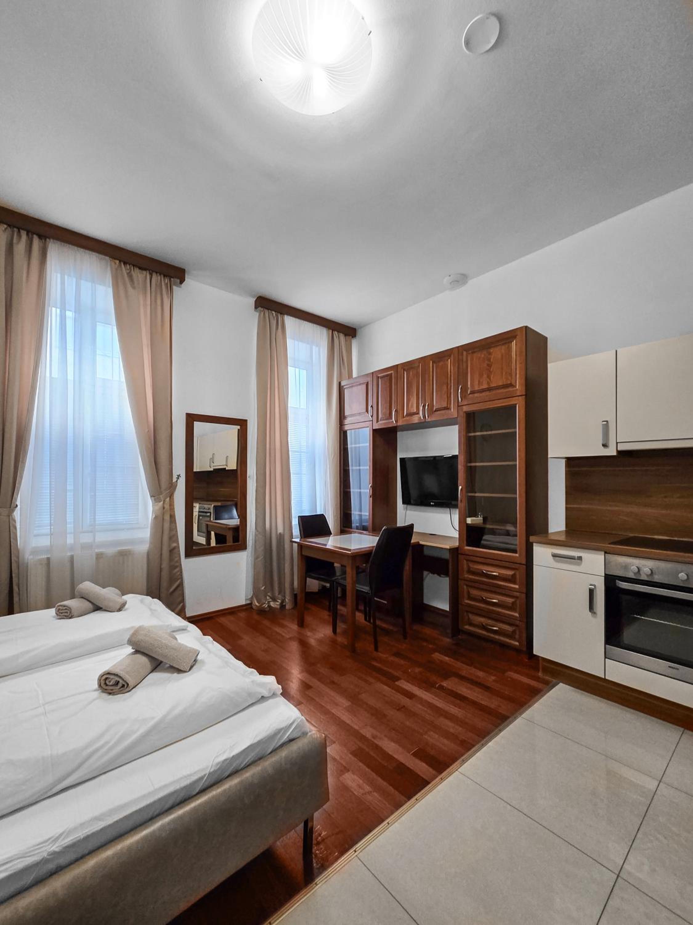 Cozy Vienna Retreat Near Millennium