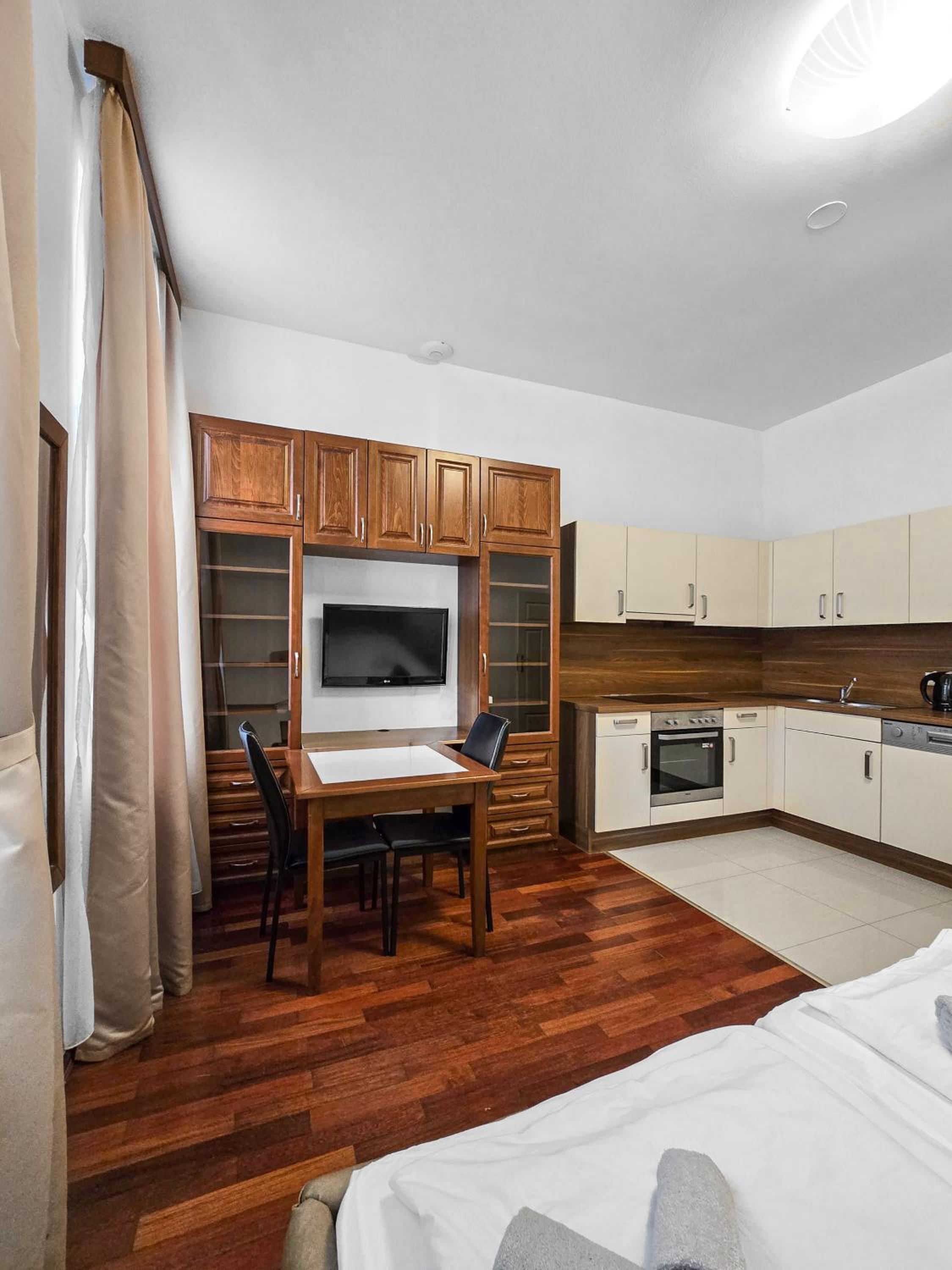 Cozy Vienna Retreat Near Millennium