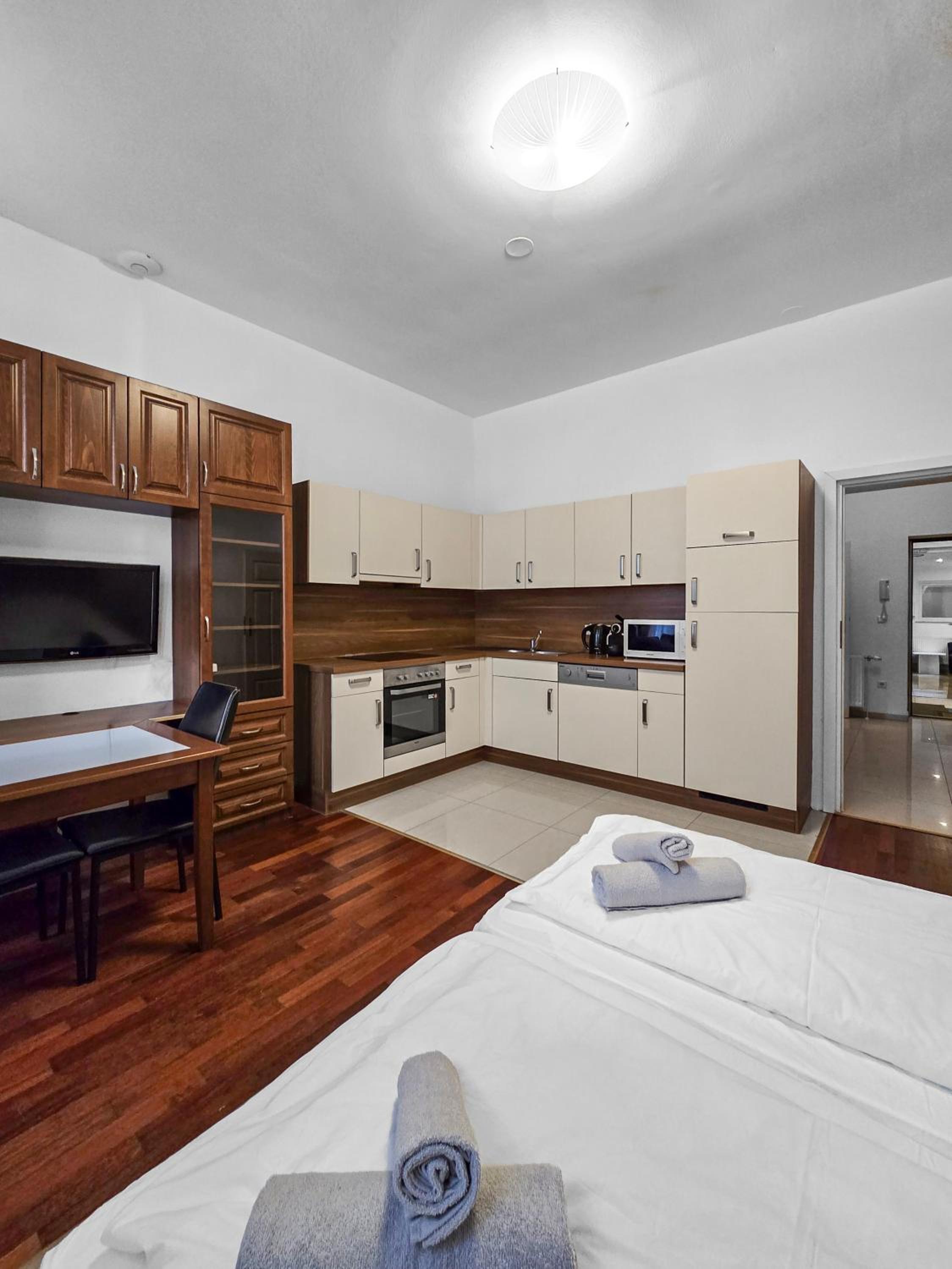 Cozy Vienna Retreat Near Millennium
