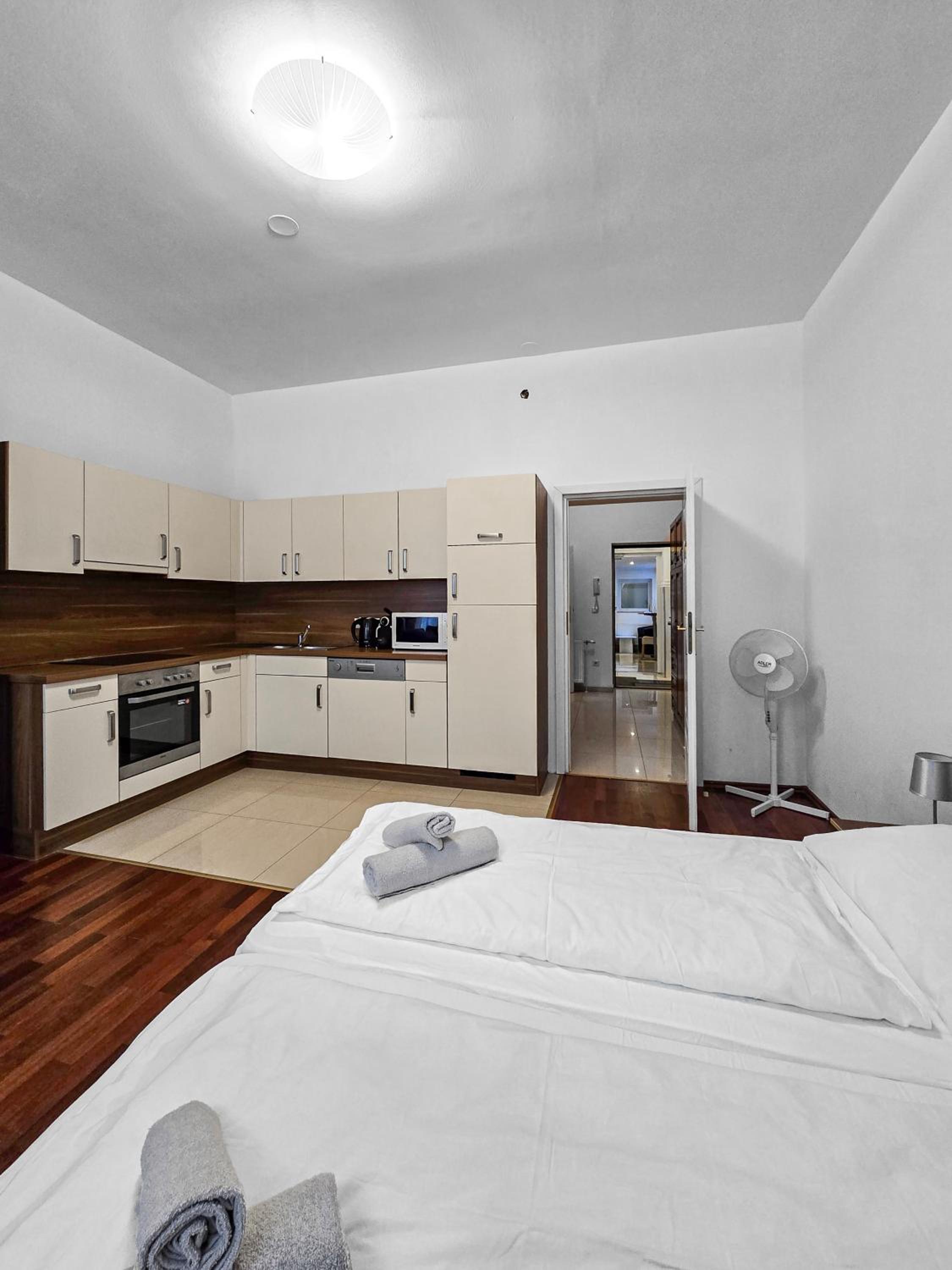 Cozy Vienna Retreat Near Millennium