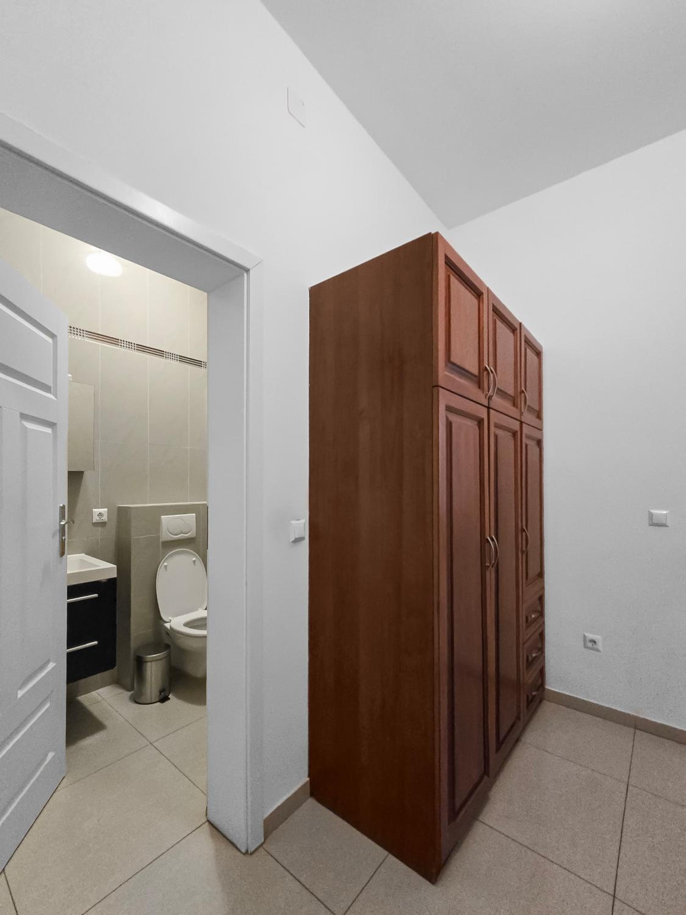 Charming One-Bedroom Apartment Near Millennium