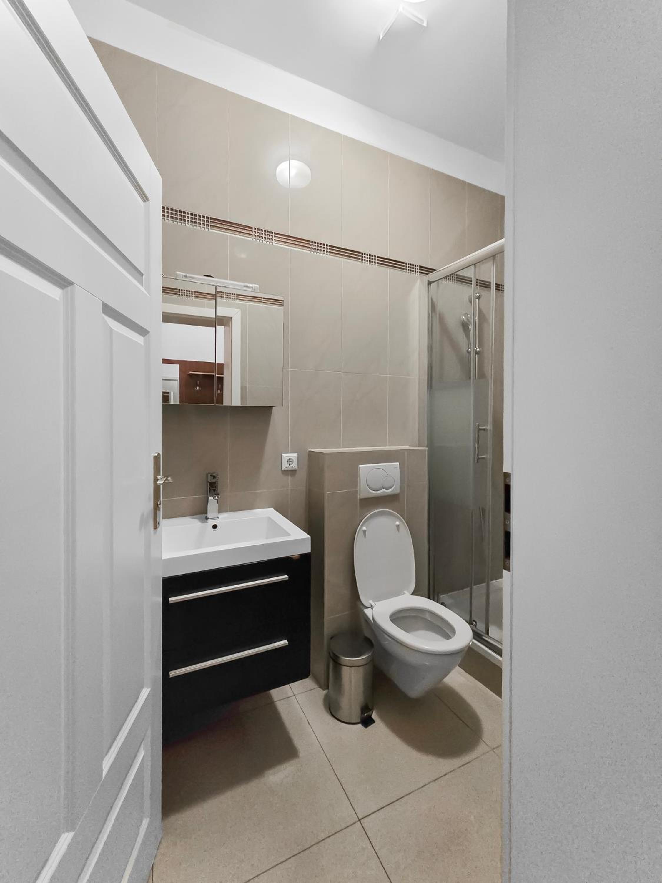 Charming One-Bedroom Apartment Near Millennium