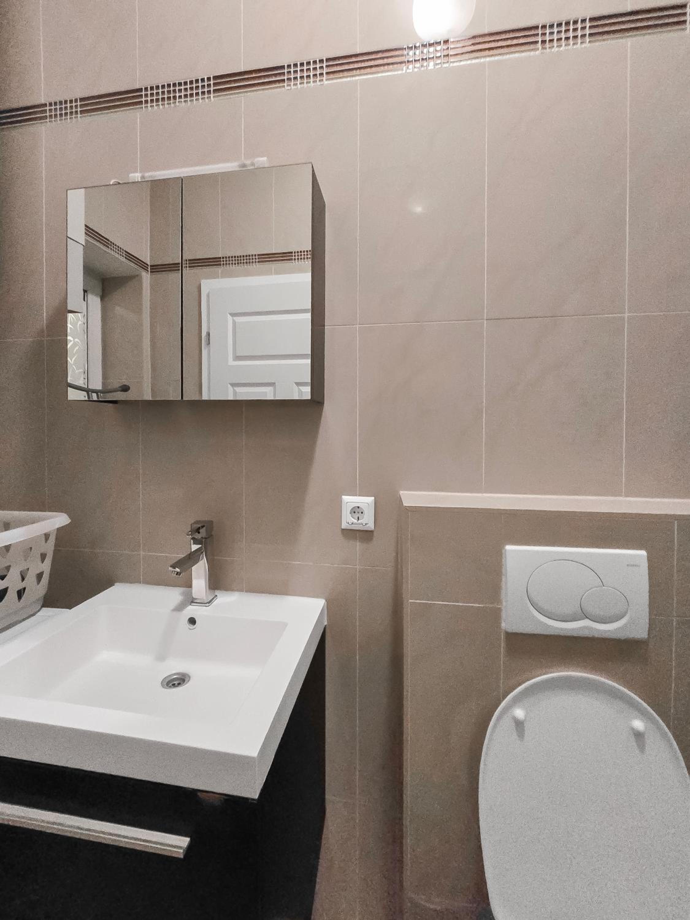 Charming One-Bedroom Apartment Near Millennium