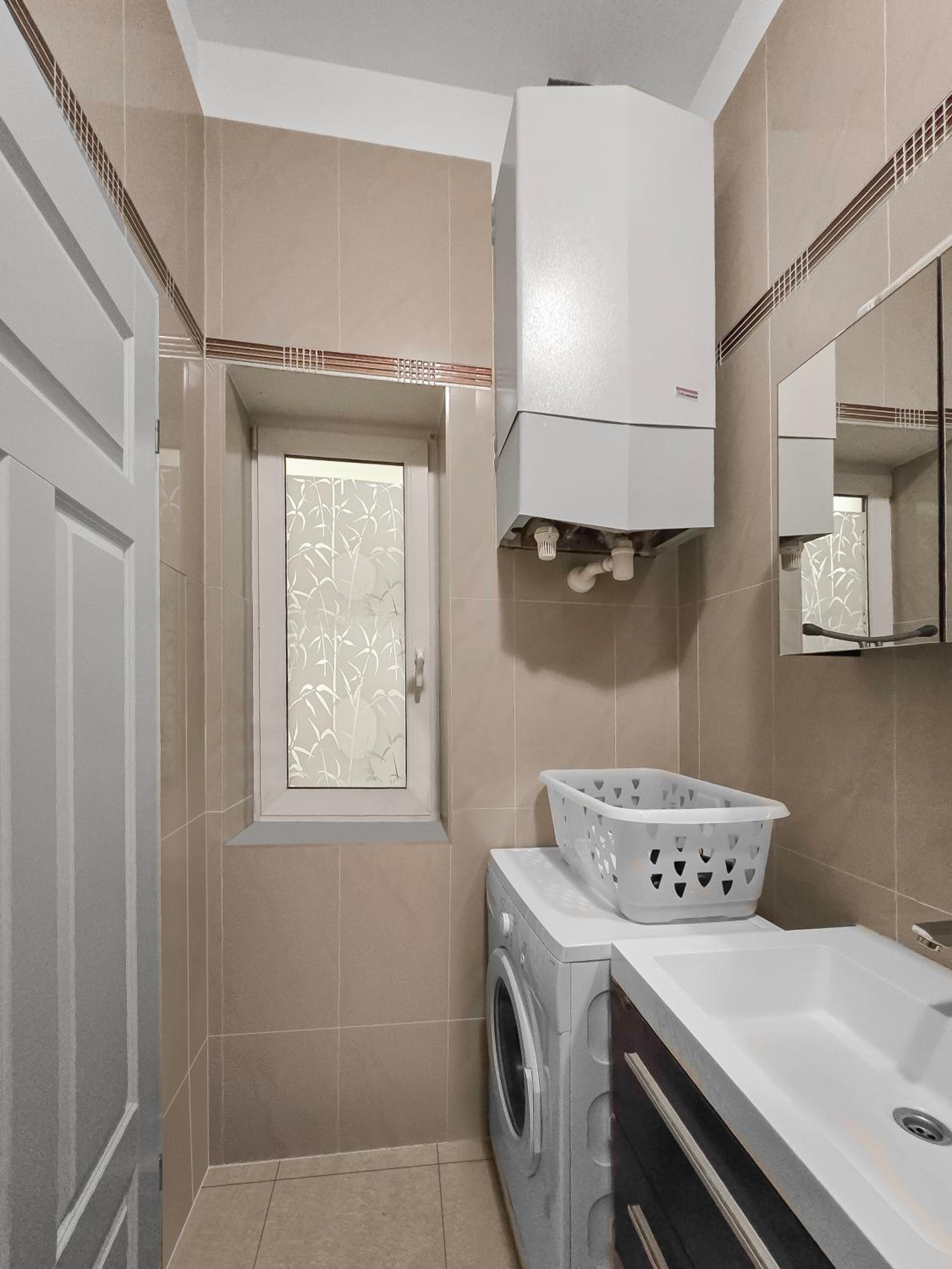 Charming One-Bedroom Apartment Near Millennium