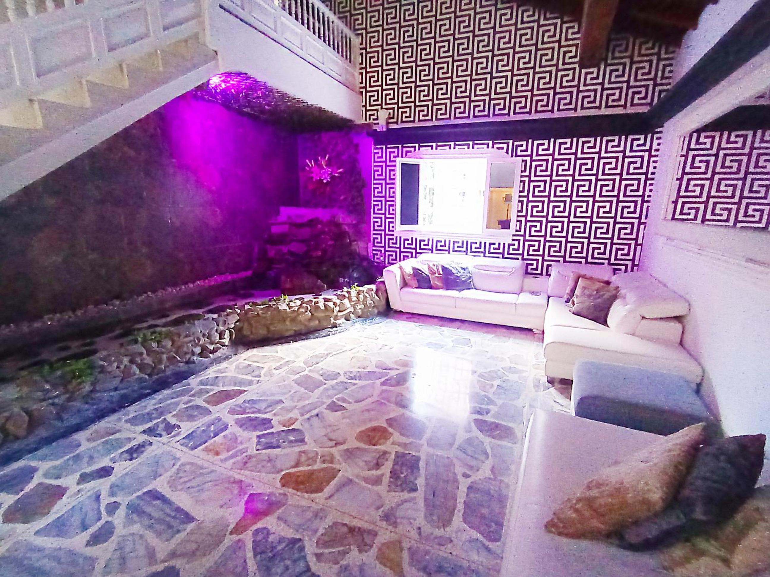 Epic Manor