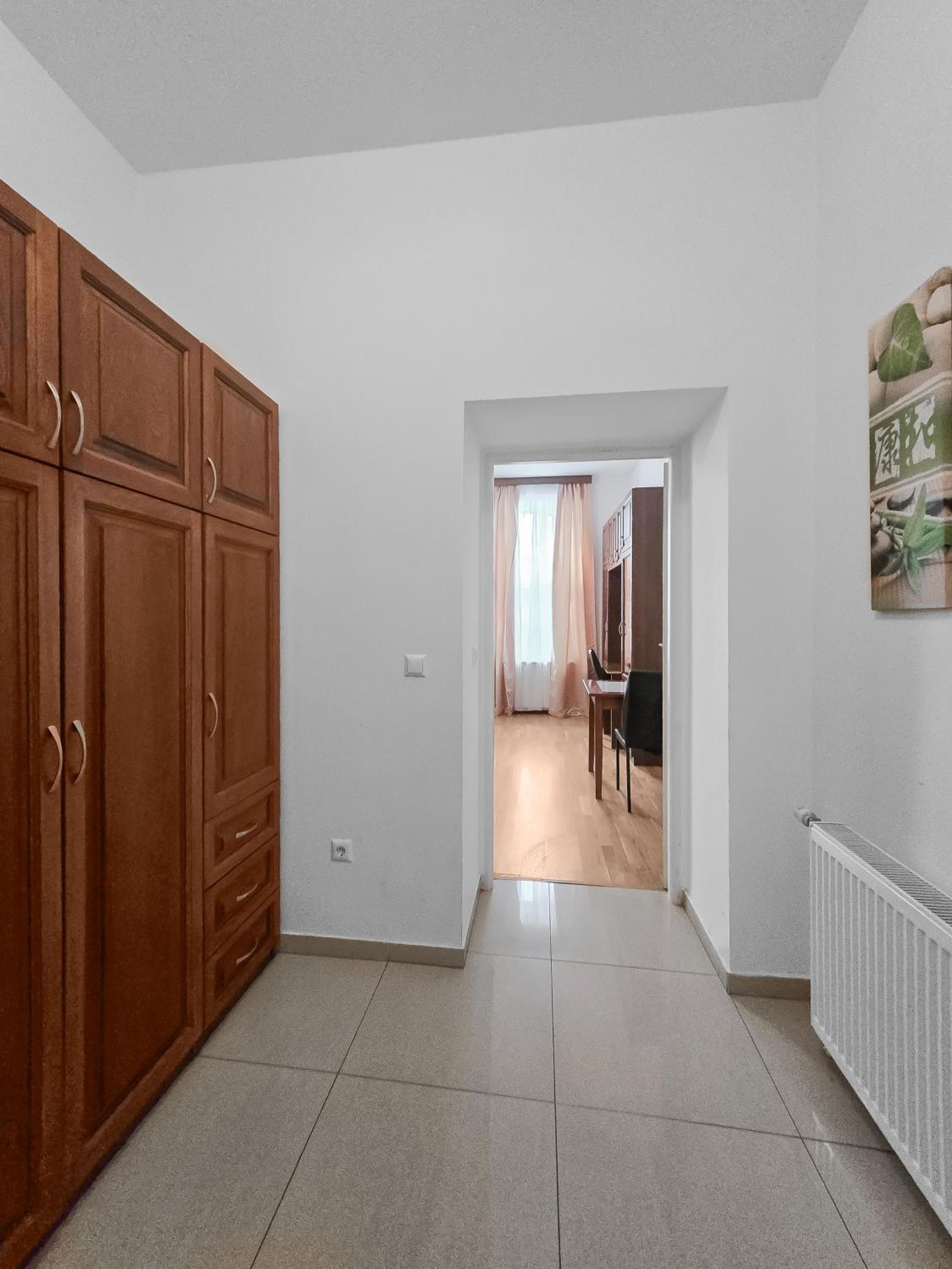 Charming One-Bedroom Apartment Near Millennium