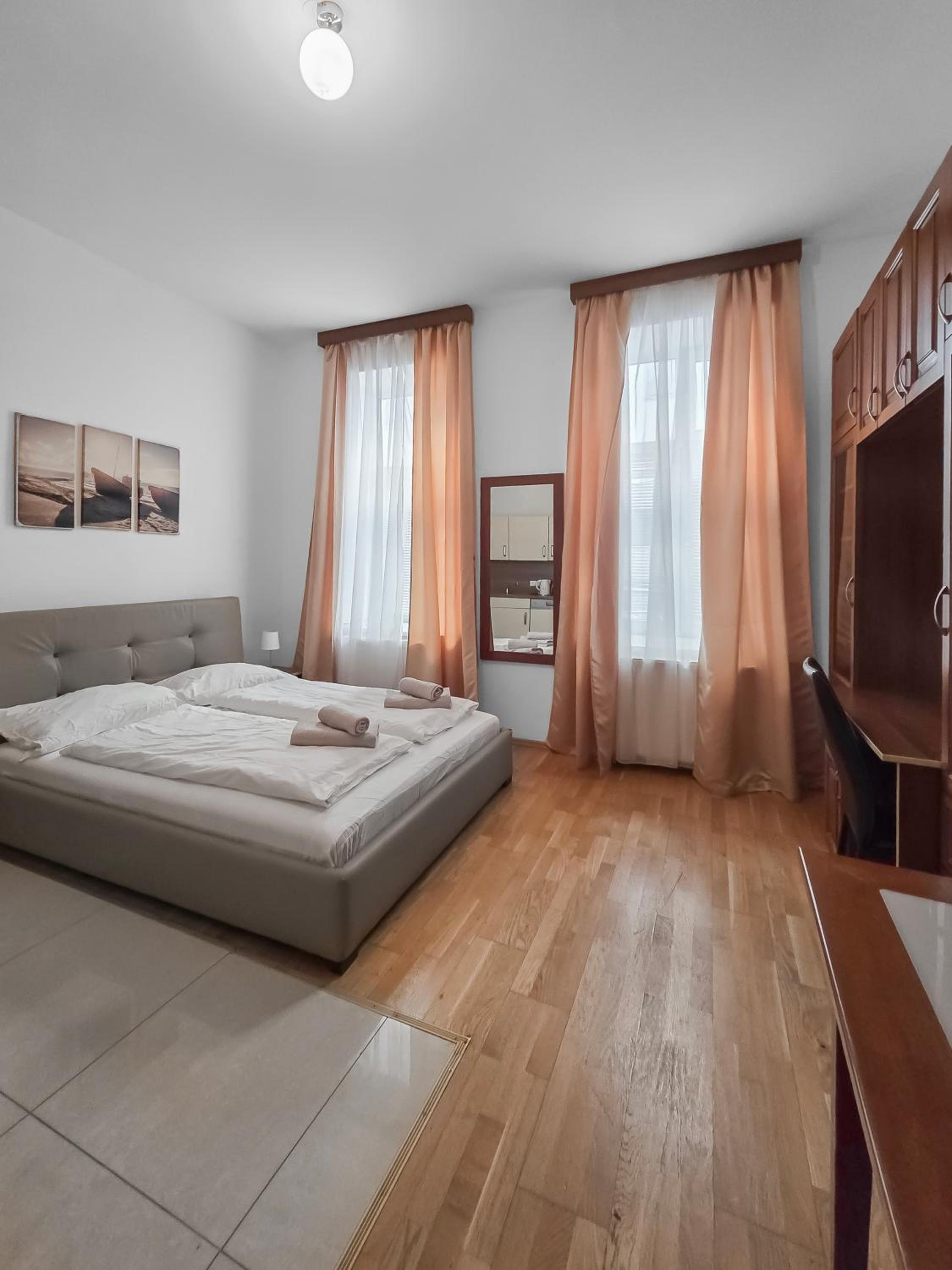 Charming One-Bedroom Apartment Near Millennium