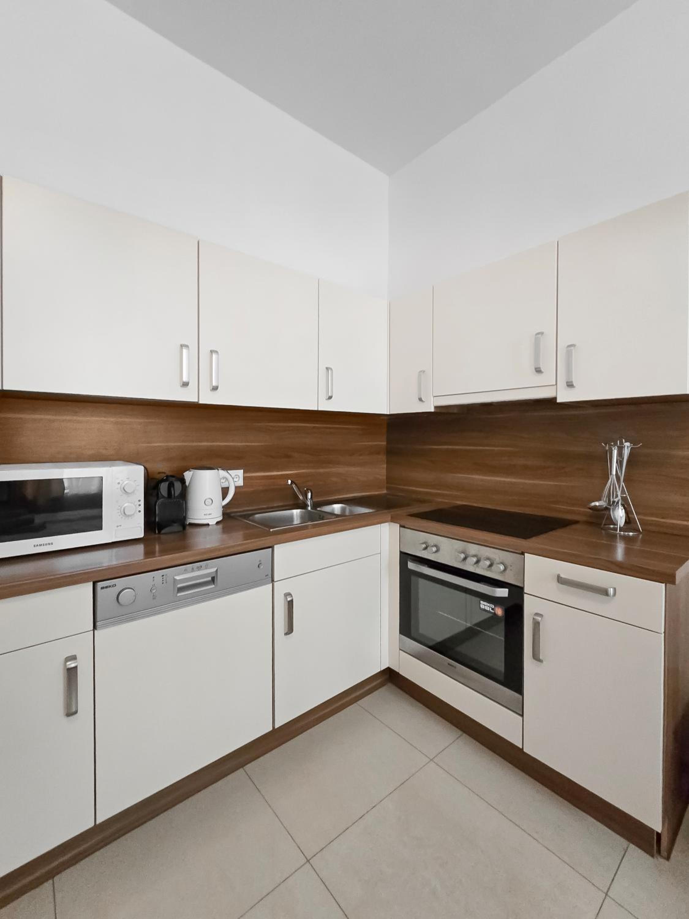 Charming One-Bedroom Apartment Near Millennium