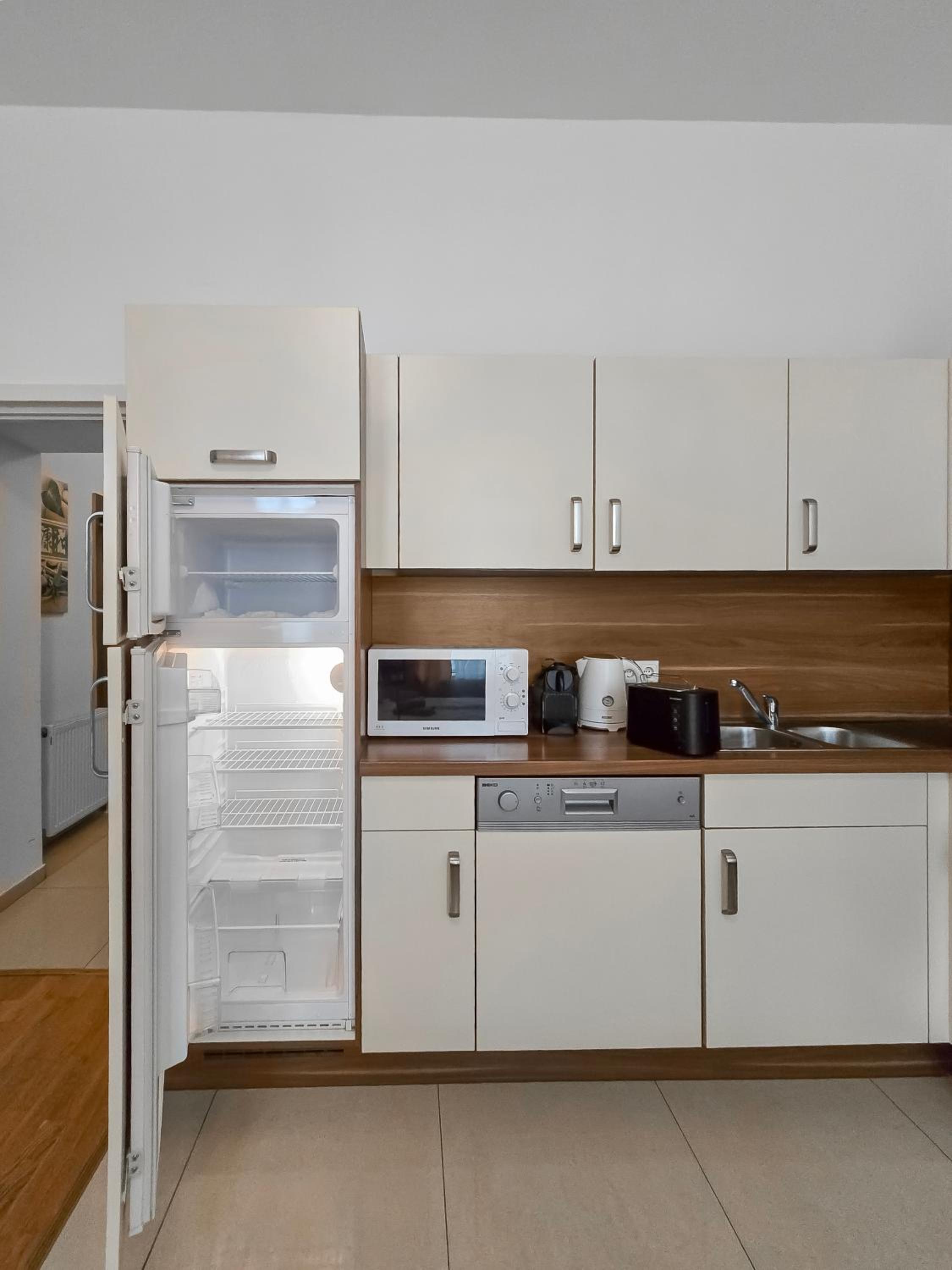 Charming One-Bedroom Apartment Near Millennium