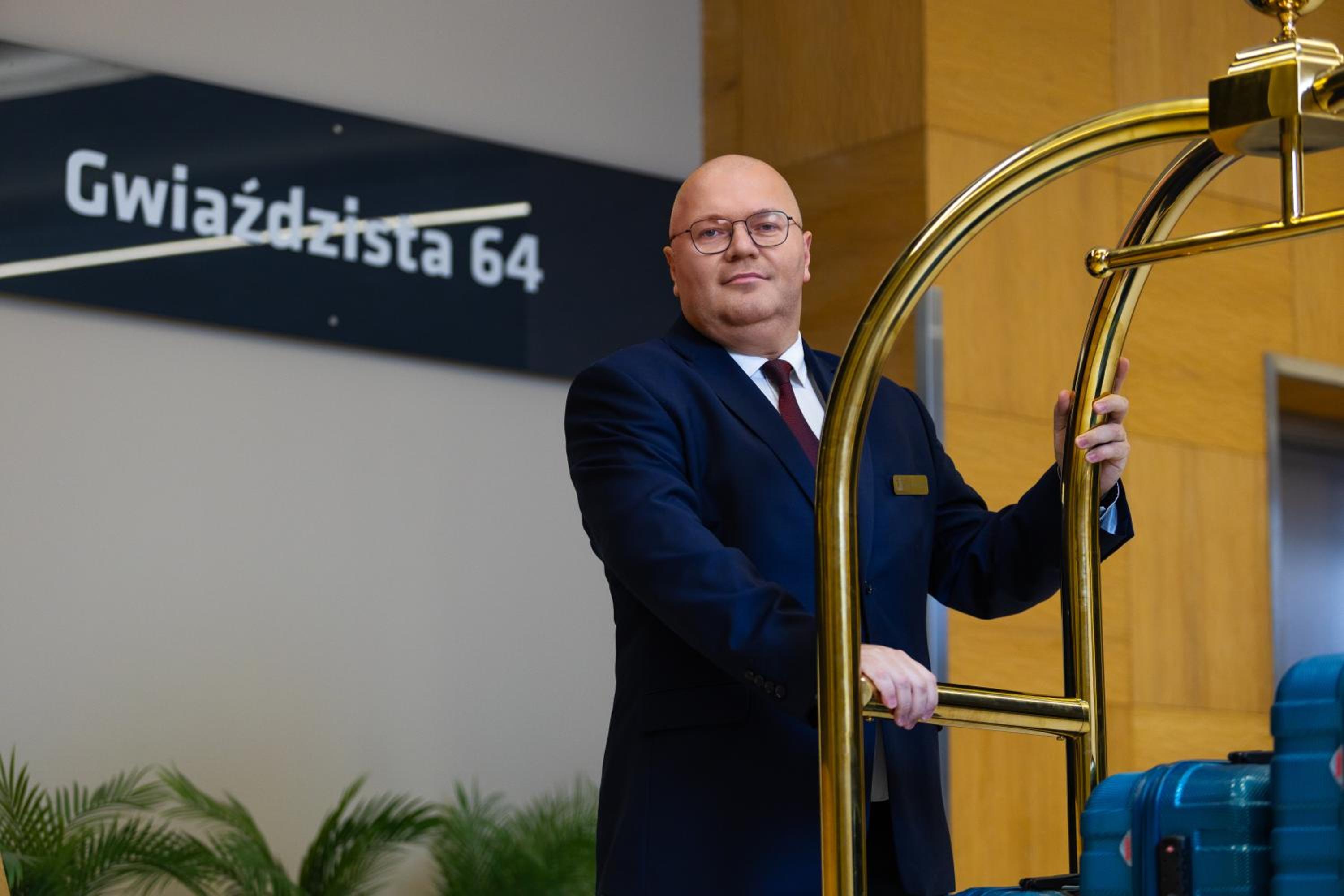 Hotel Apartamenty Sky Tower Z Wanna Przy Oknie