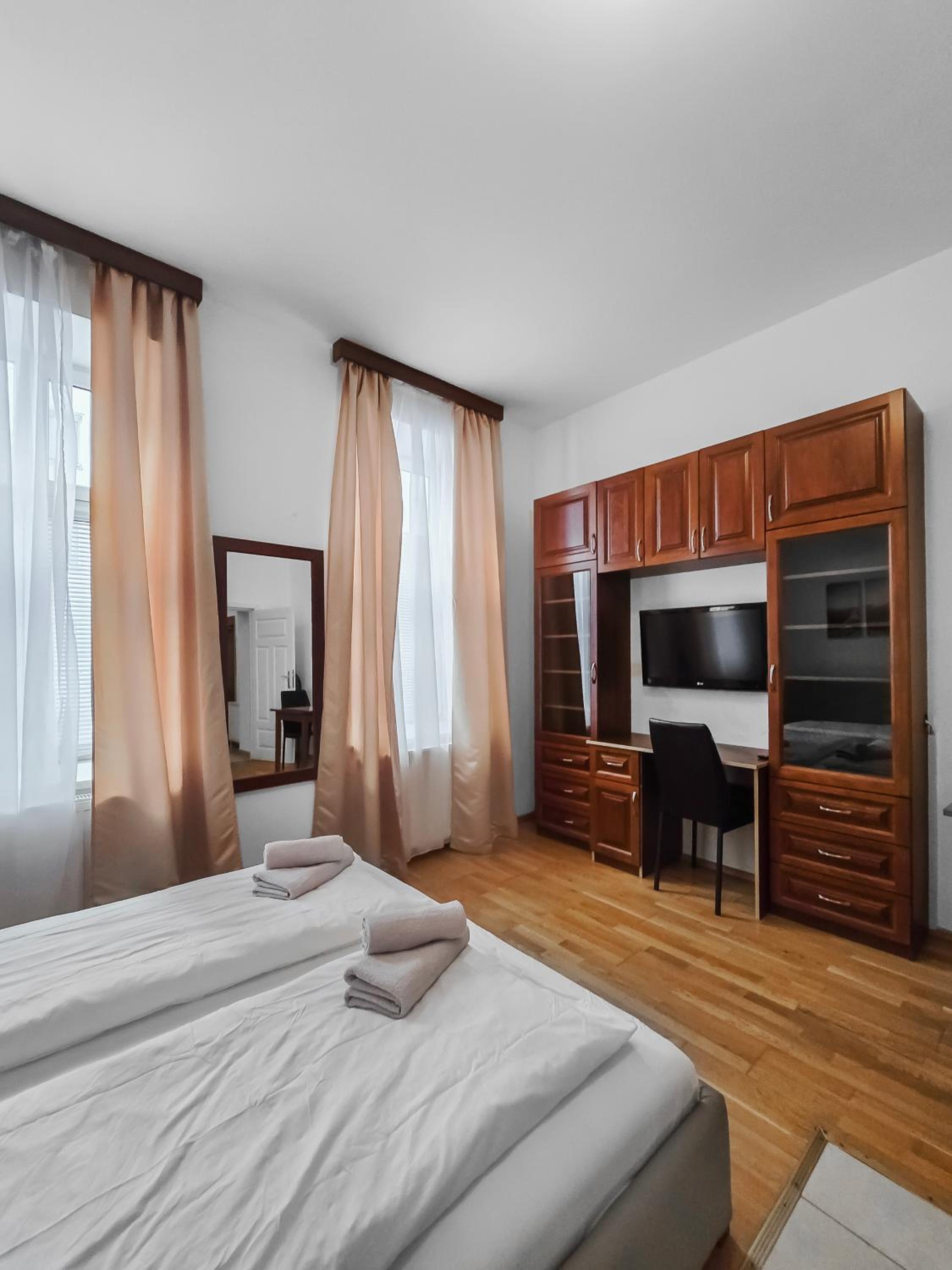 Charming One-Bedroom Apartment Near Millennium