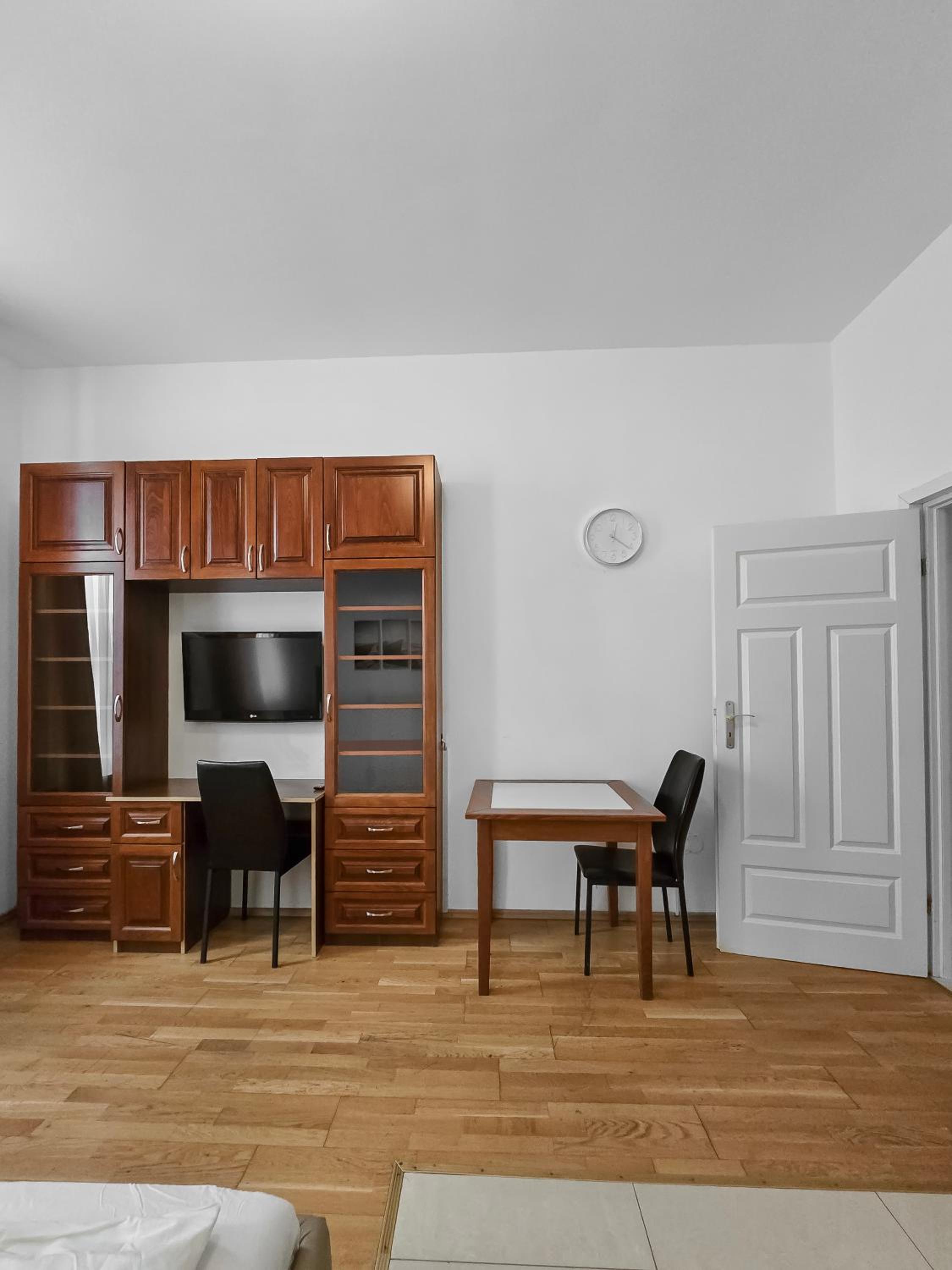 Charming One-Bedroom Apartment Near Millennium
