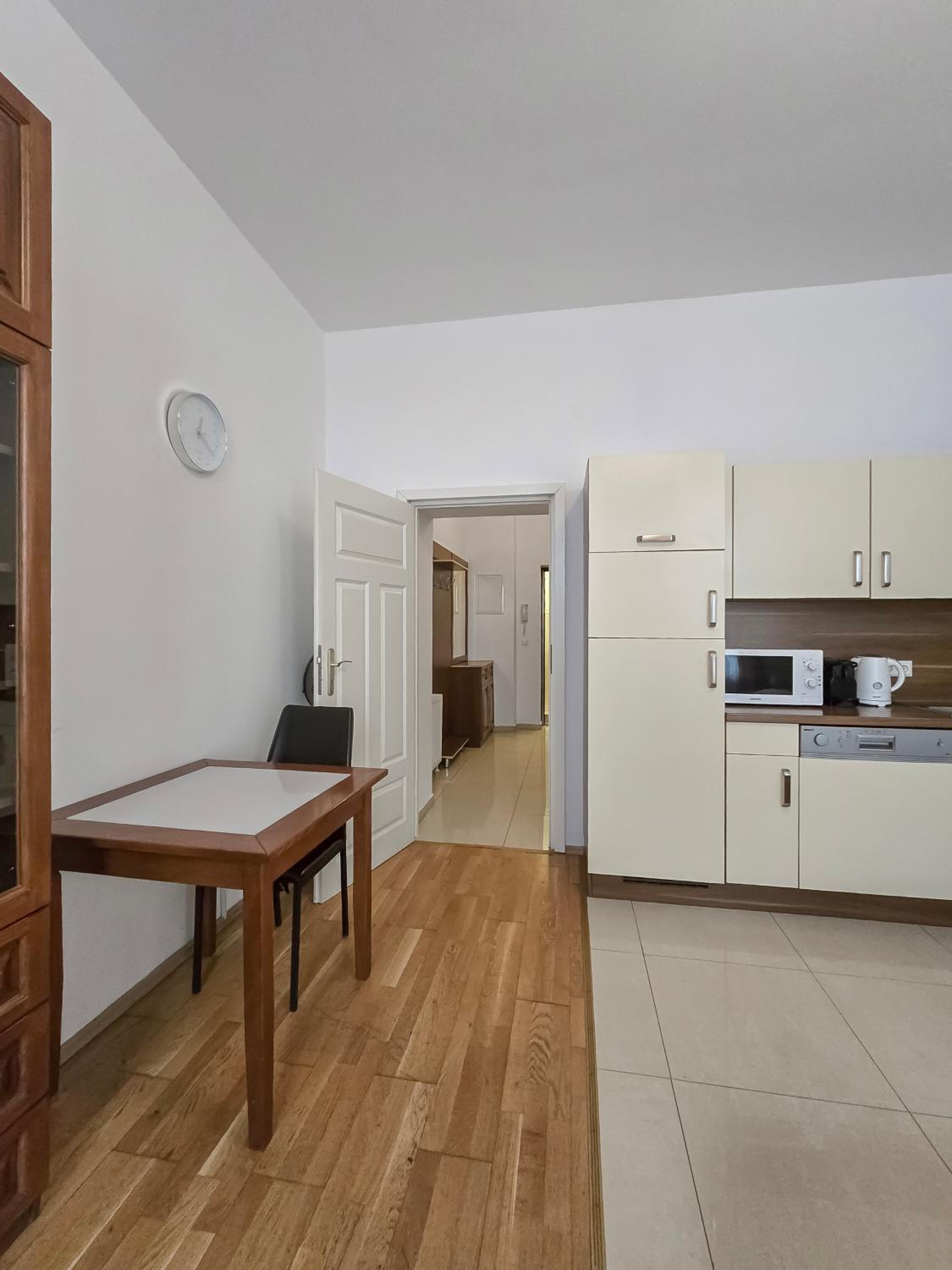 Charming One-Bedroom Apartment Near Millennium