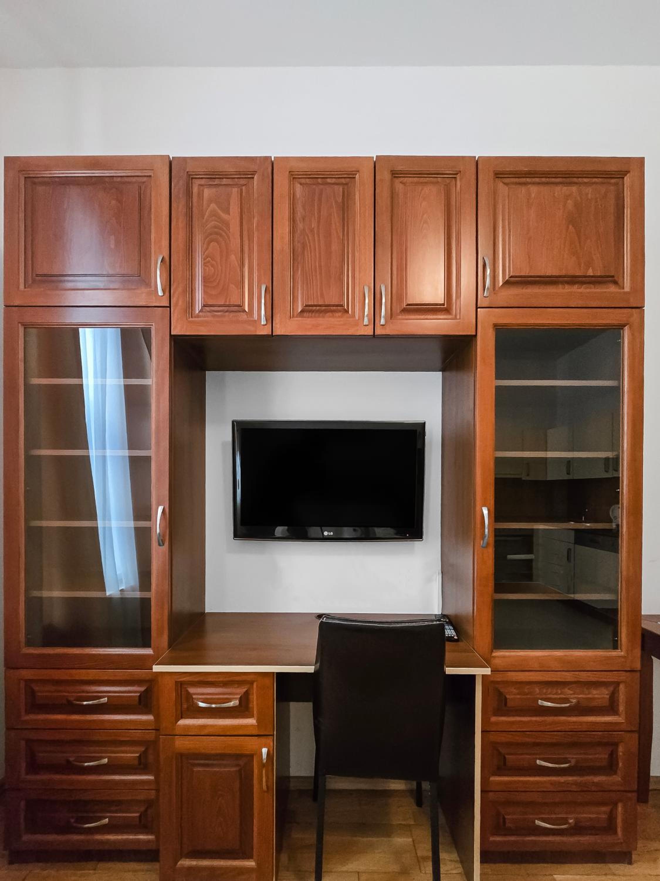 Charming One-Bedroom Apartment Near Millennium