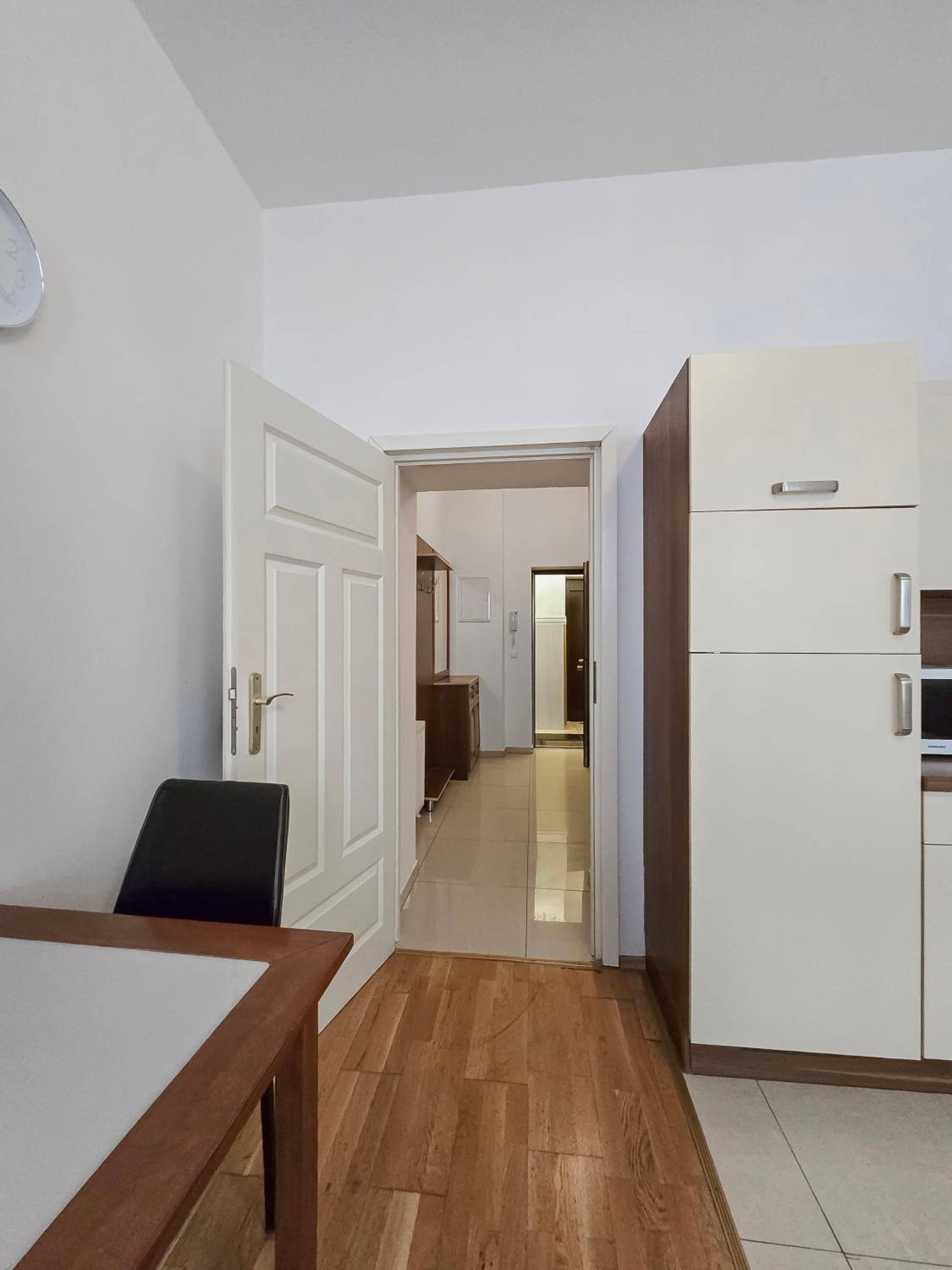 Charming One-Bedroom Apartment Near Millennium