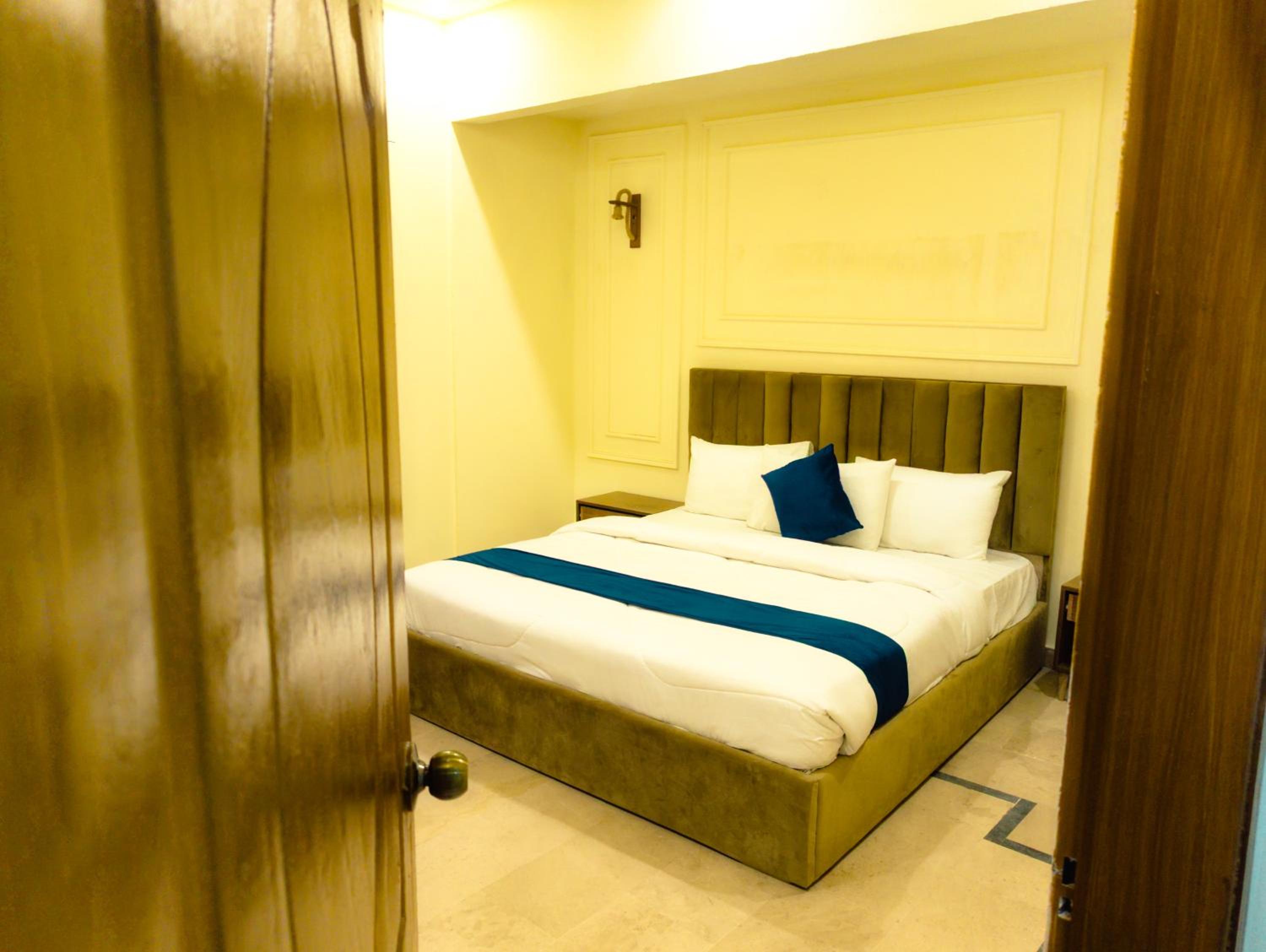 The Venue Hotel Rooms - Agha Khan - Airport - Expo Center view 4