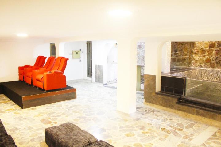Epic Manor