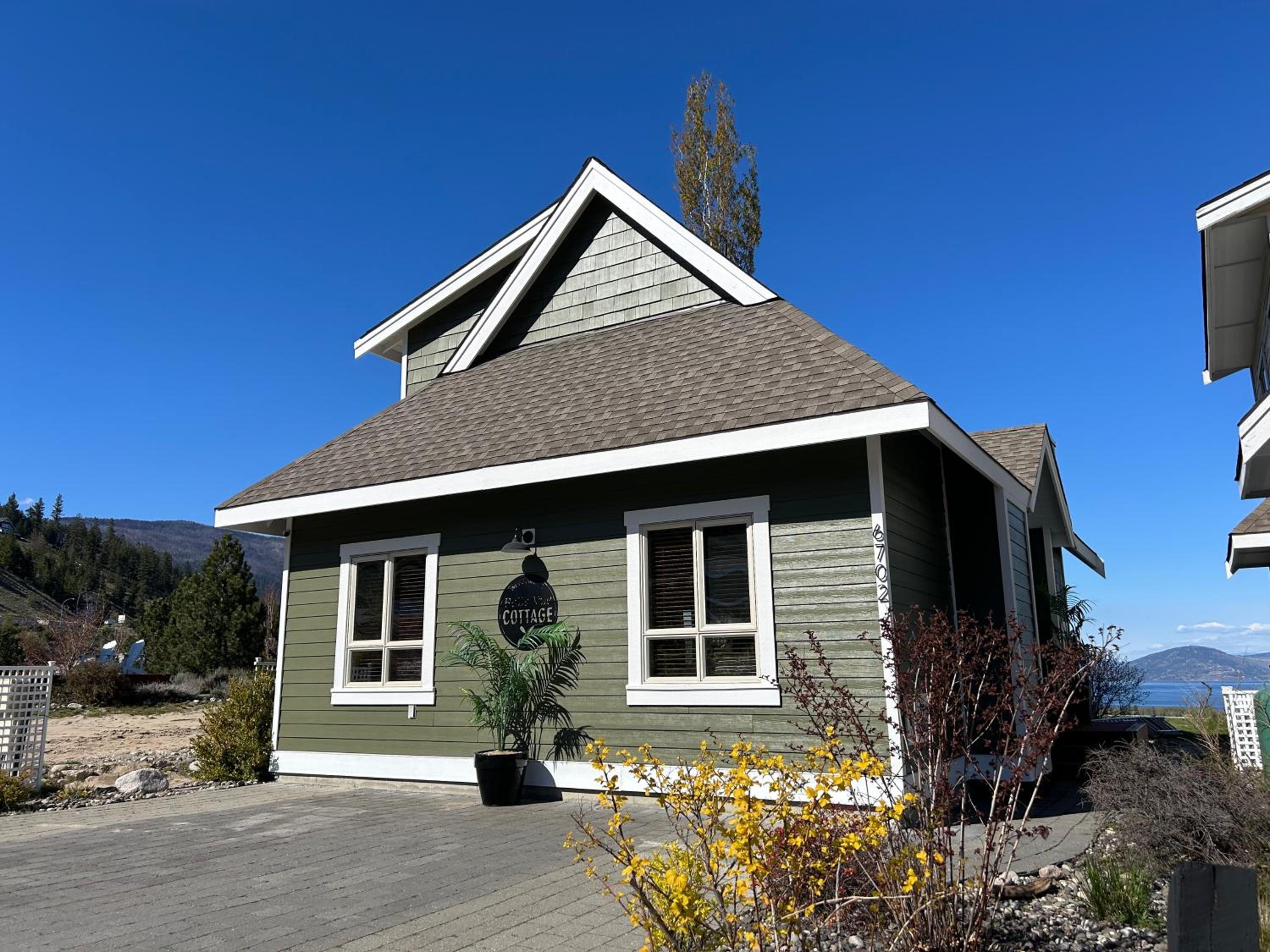 Kelowna Vacations - Exceptional Cozy Cottage with Incredible View! - Property Image 7