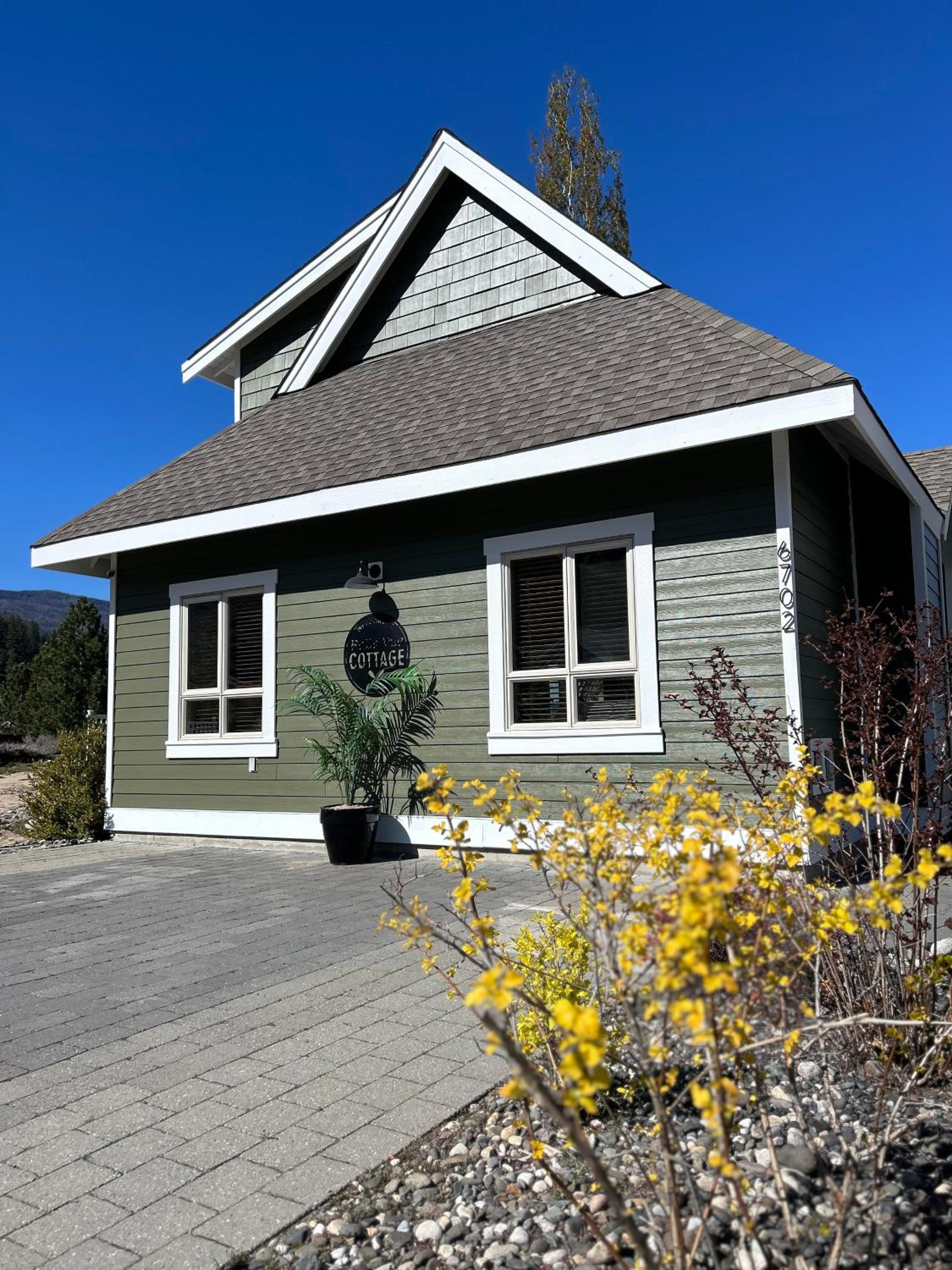 Kelowna Vacations - Exceptional Cozy Cottage with Incredible View! - Property Image 6