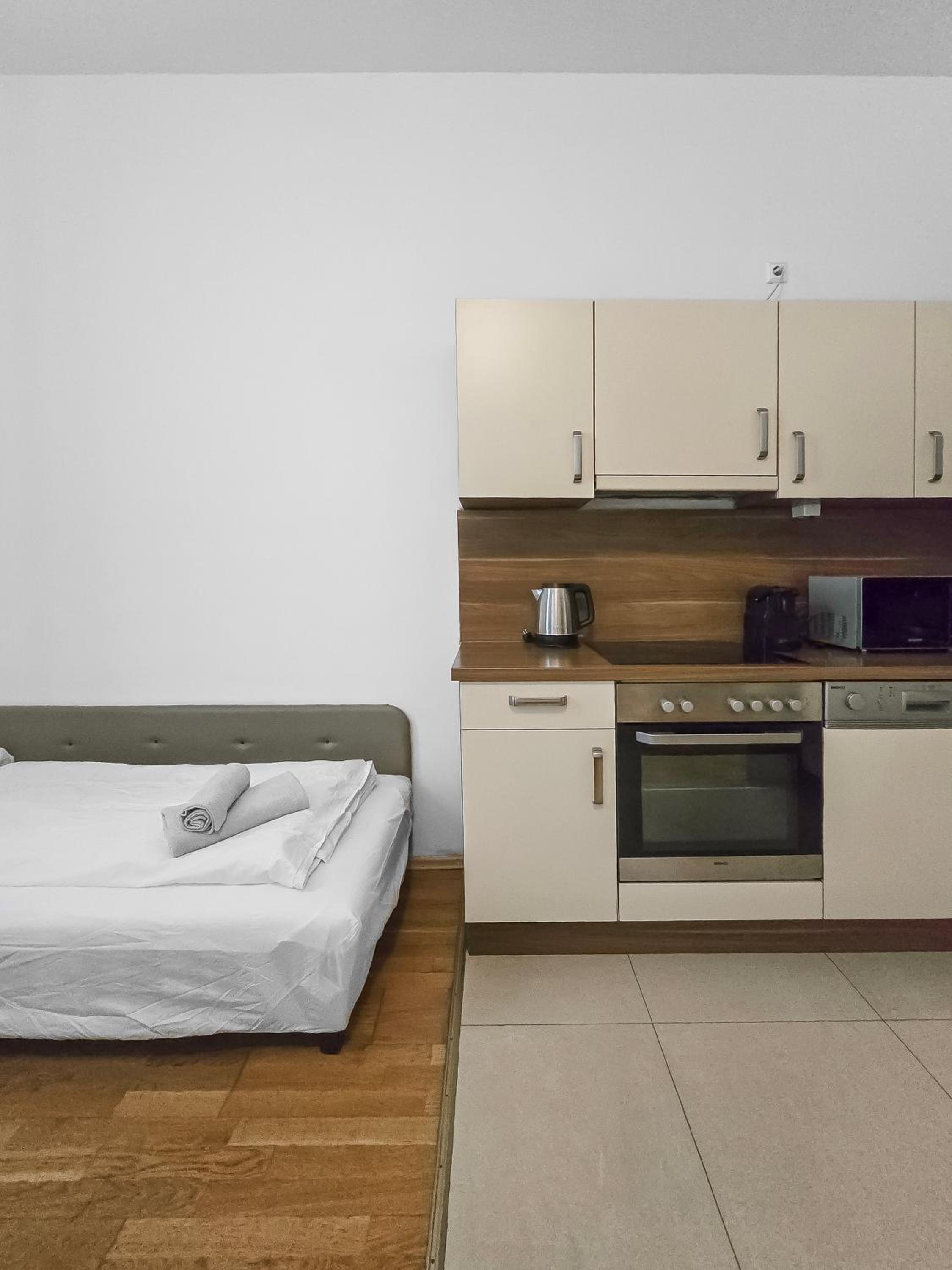 Millennium Cozy Stay - Fully Equipped Apartment