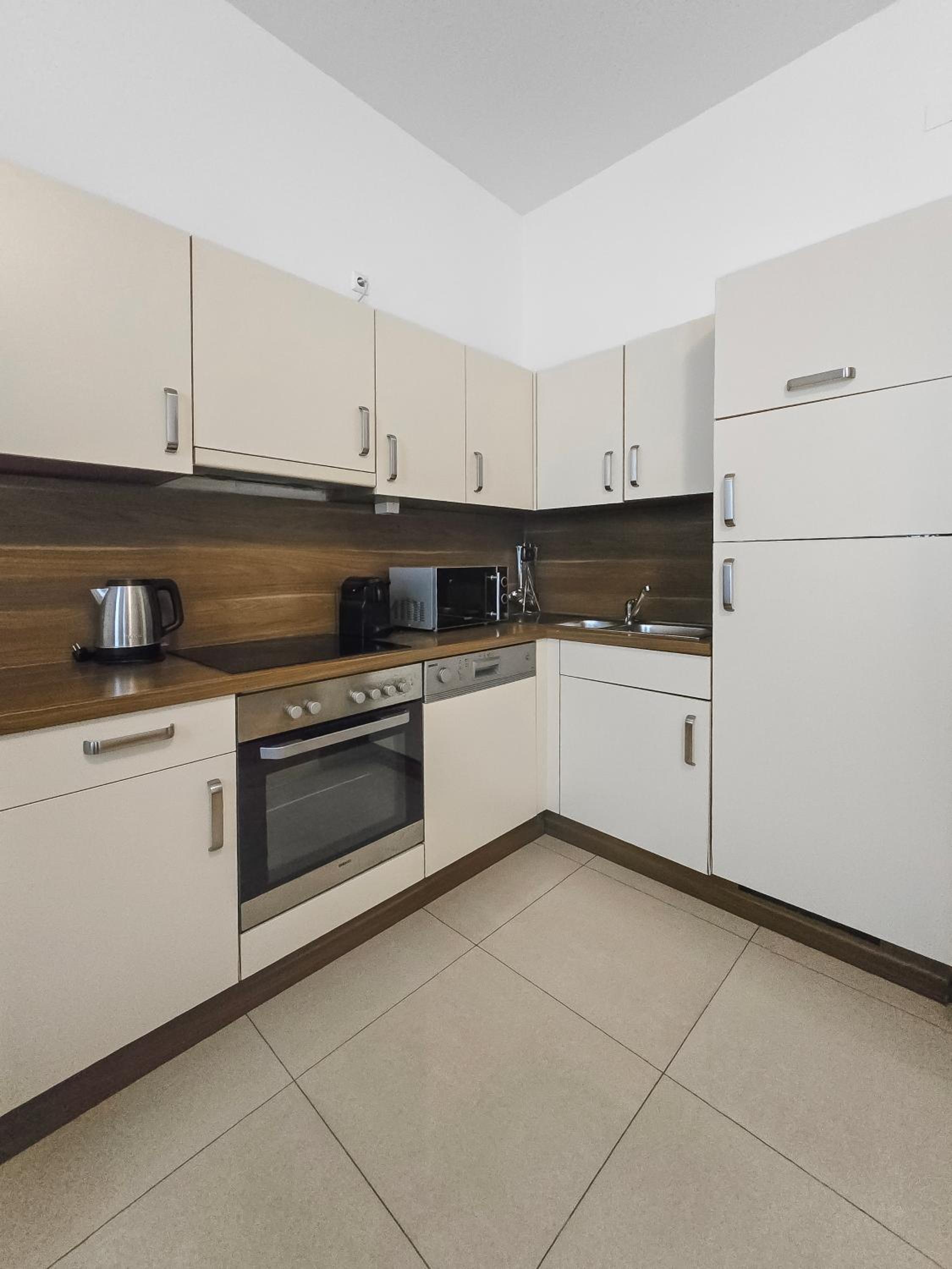 Millennium Cozy Stay - Fully Equipped Apartment