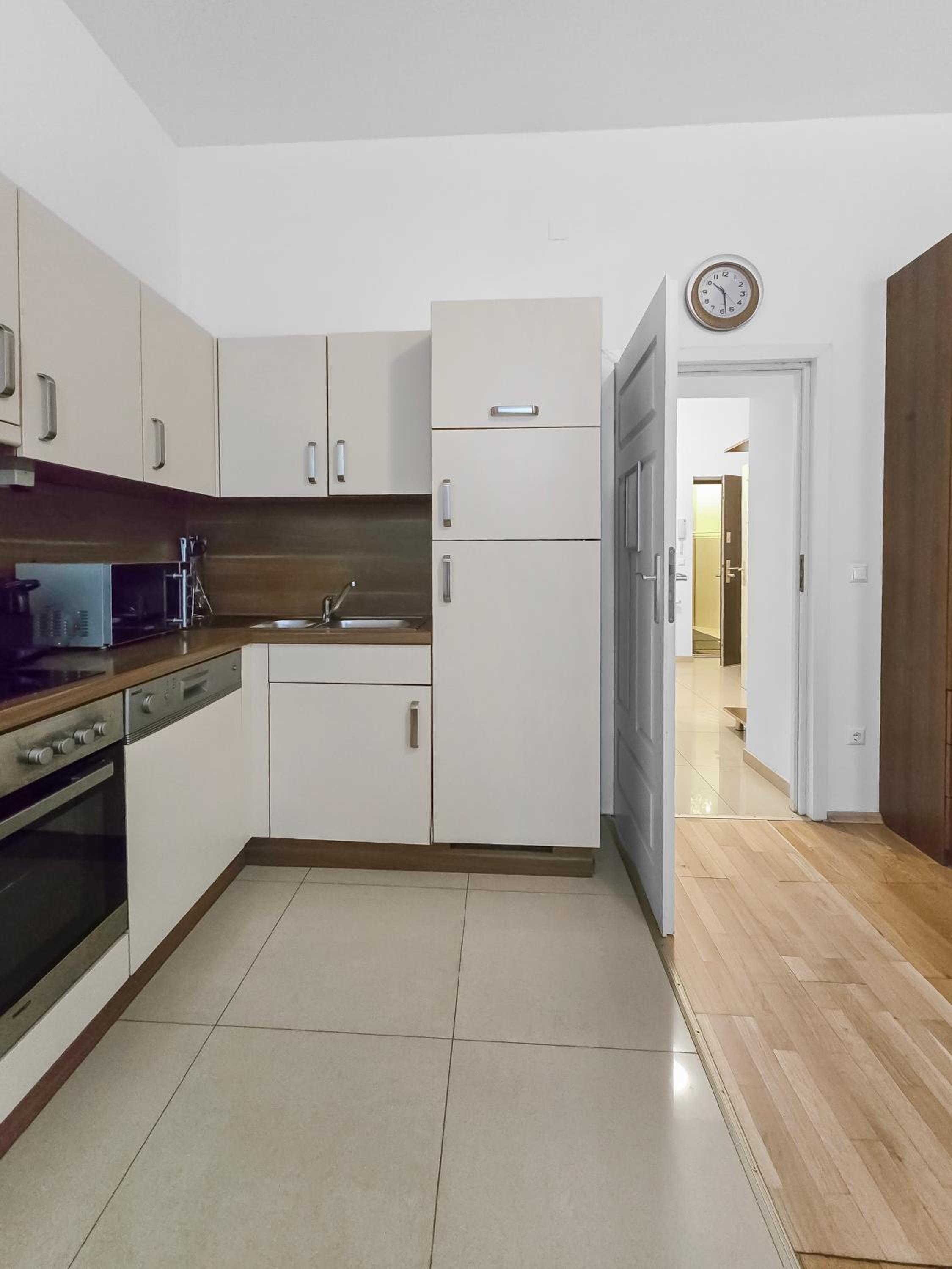 Millennium Cozy Stay - Fully Equipped Apartment