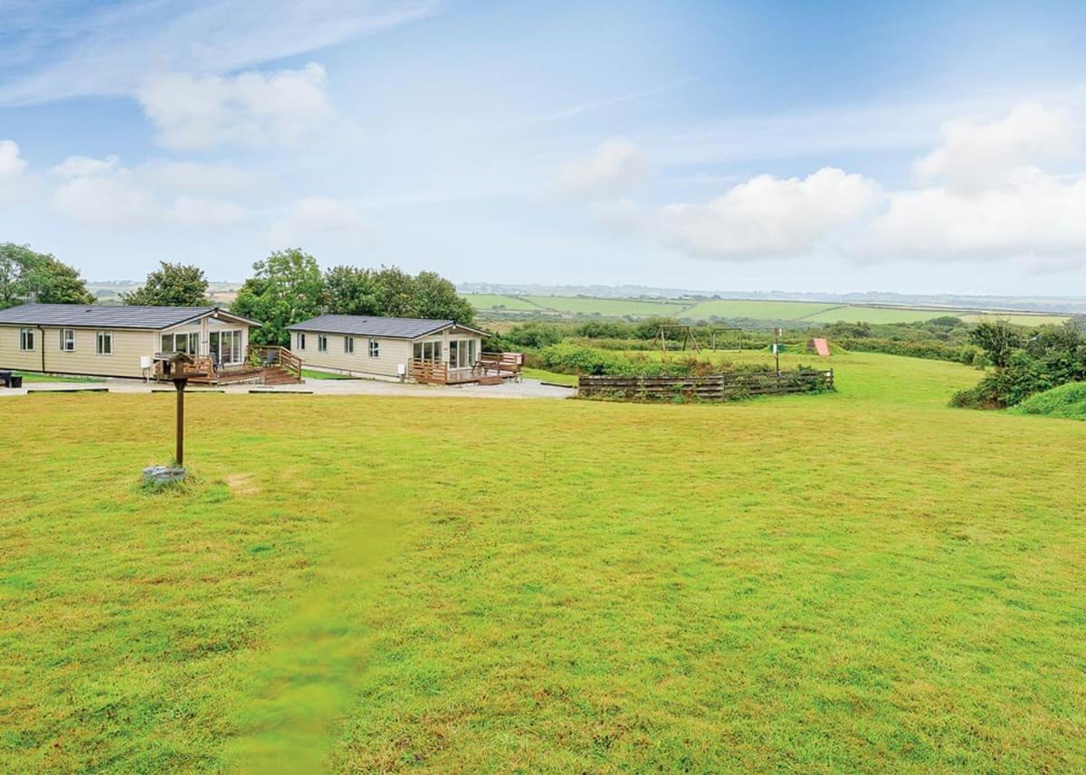 Caddys Corner Lodges