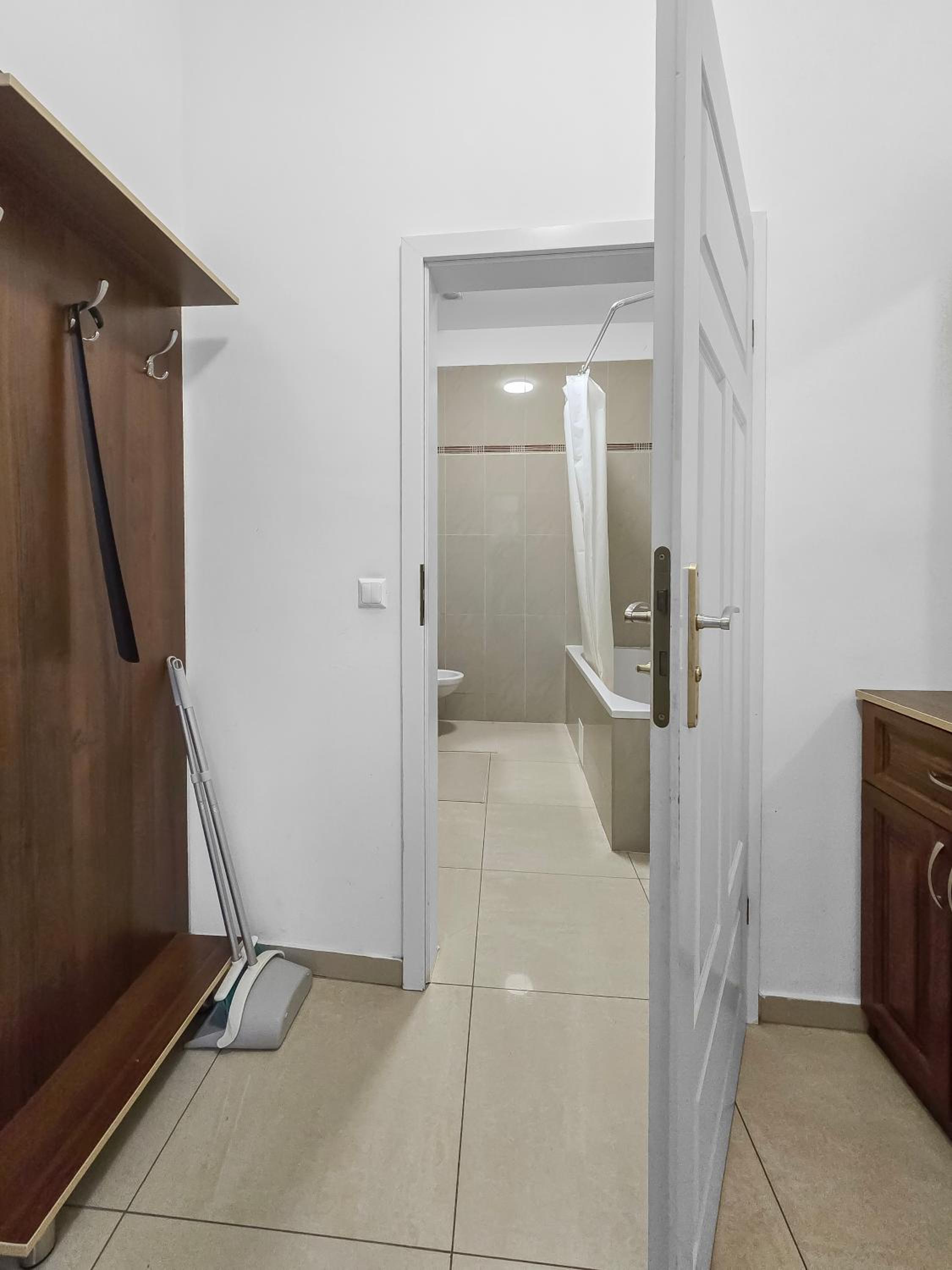 Two-Bedroom Balcony Retreat for 4 Near Millennium Tower