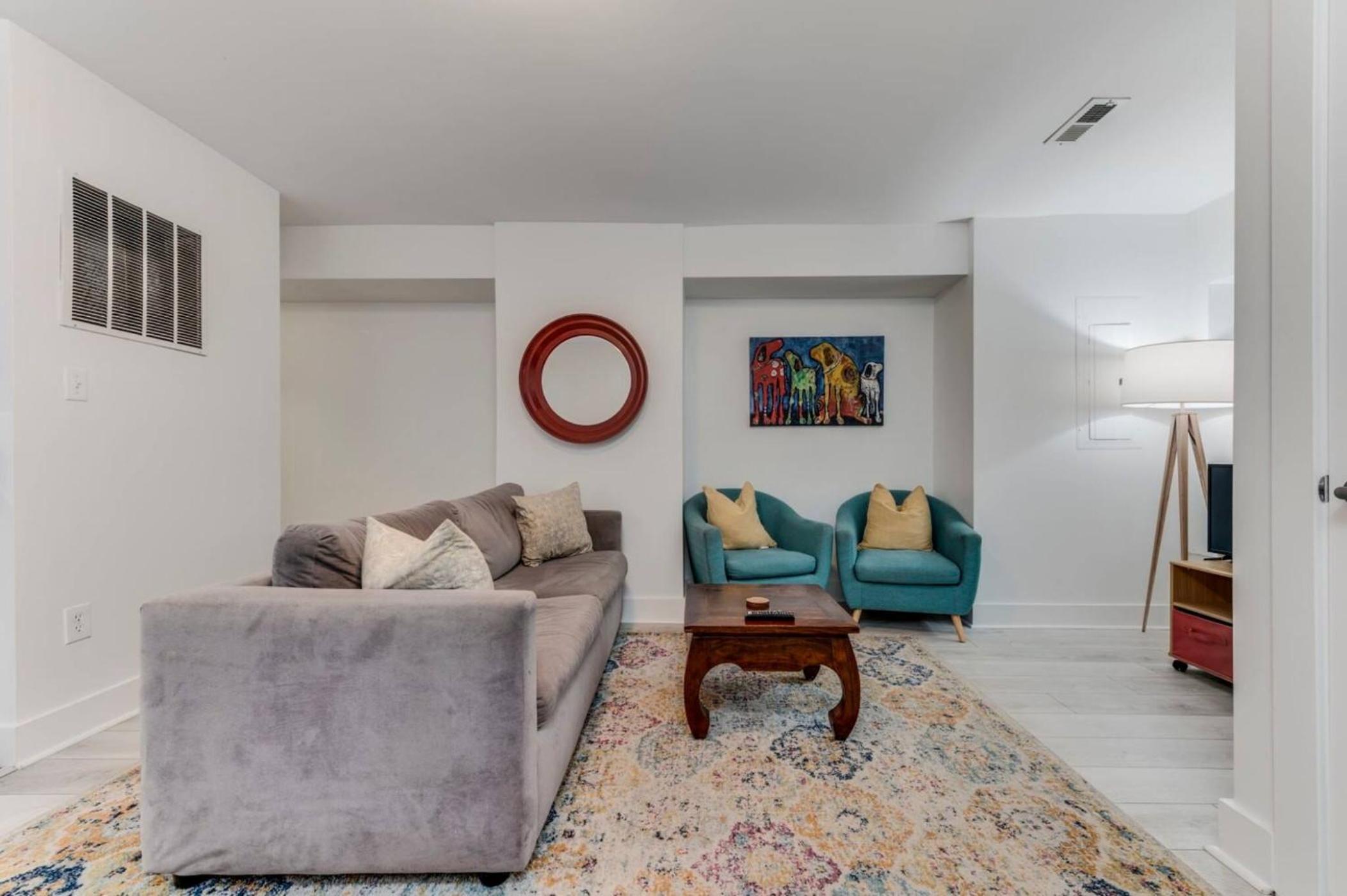 Charming 2BD1BA in Hip Area - Near Metro view 4