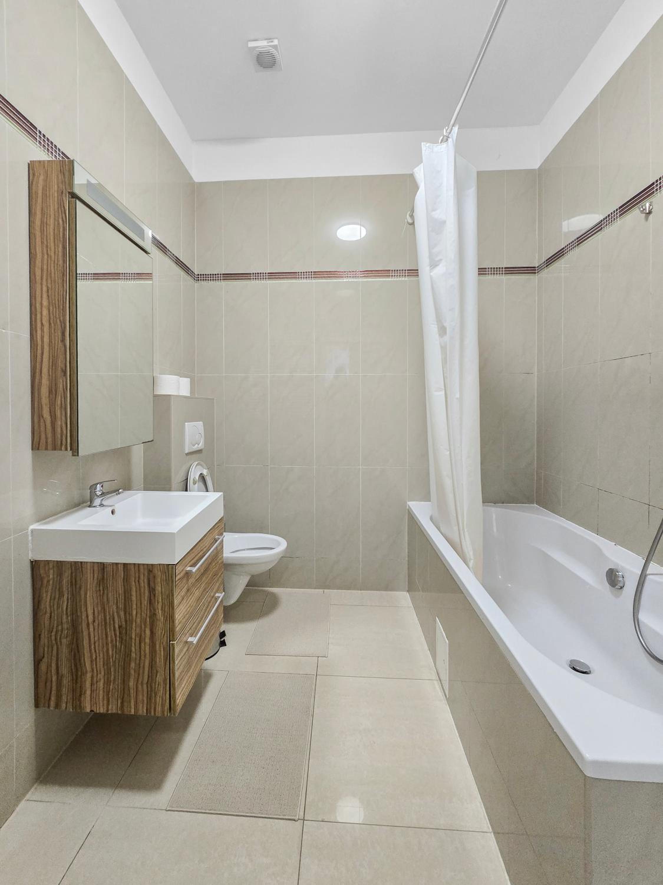 Two-Bedroom Balcony Retreat for 4 Near Millennium Tower