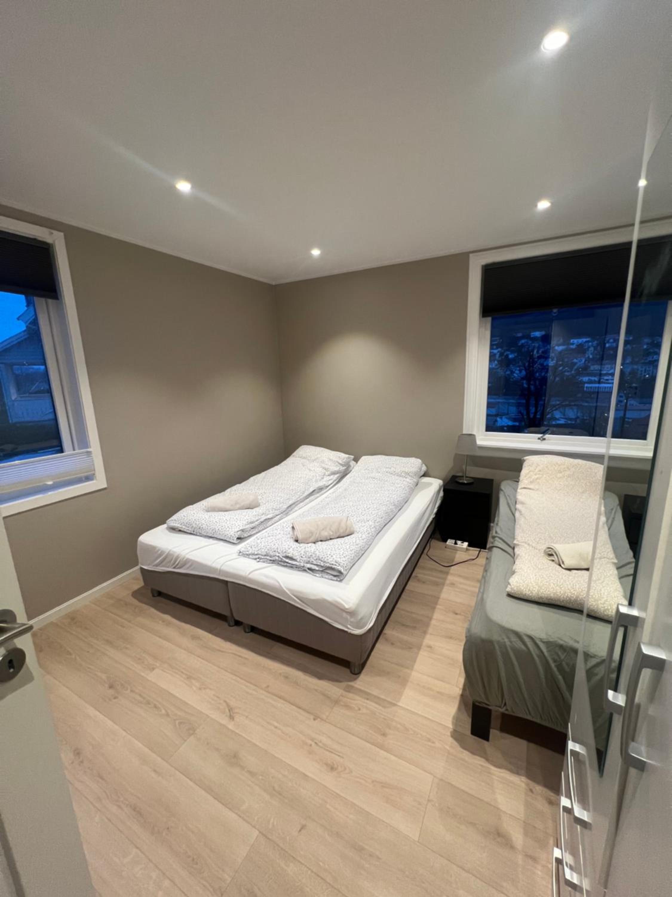 Modern apartment with free parking view 5