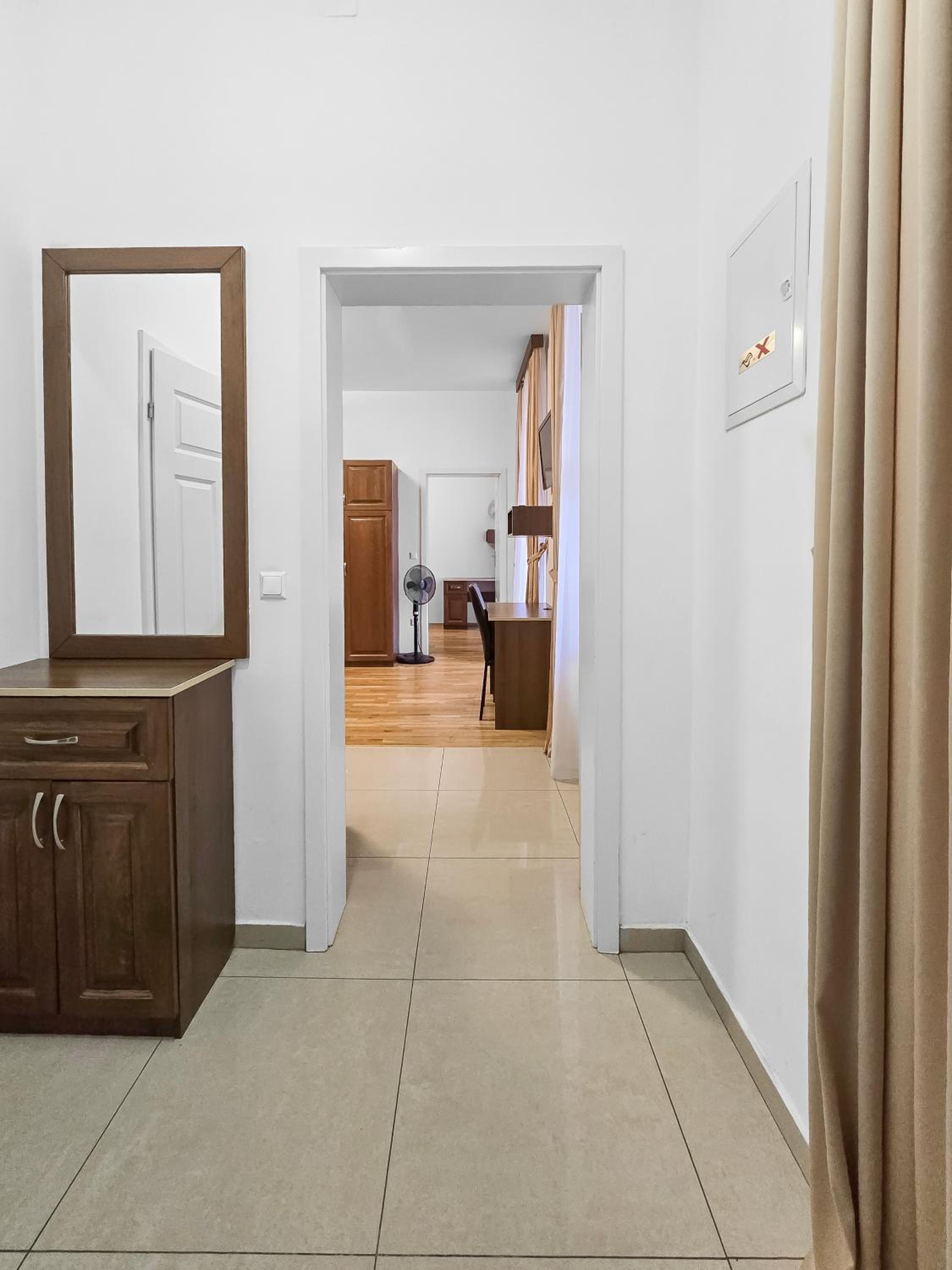 Two-Bedroom Balcony Retreat for 4 Near Millennium Tower