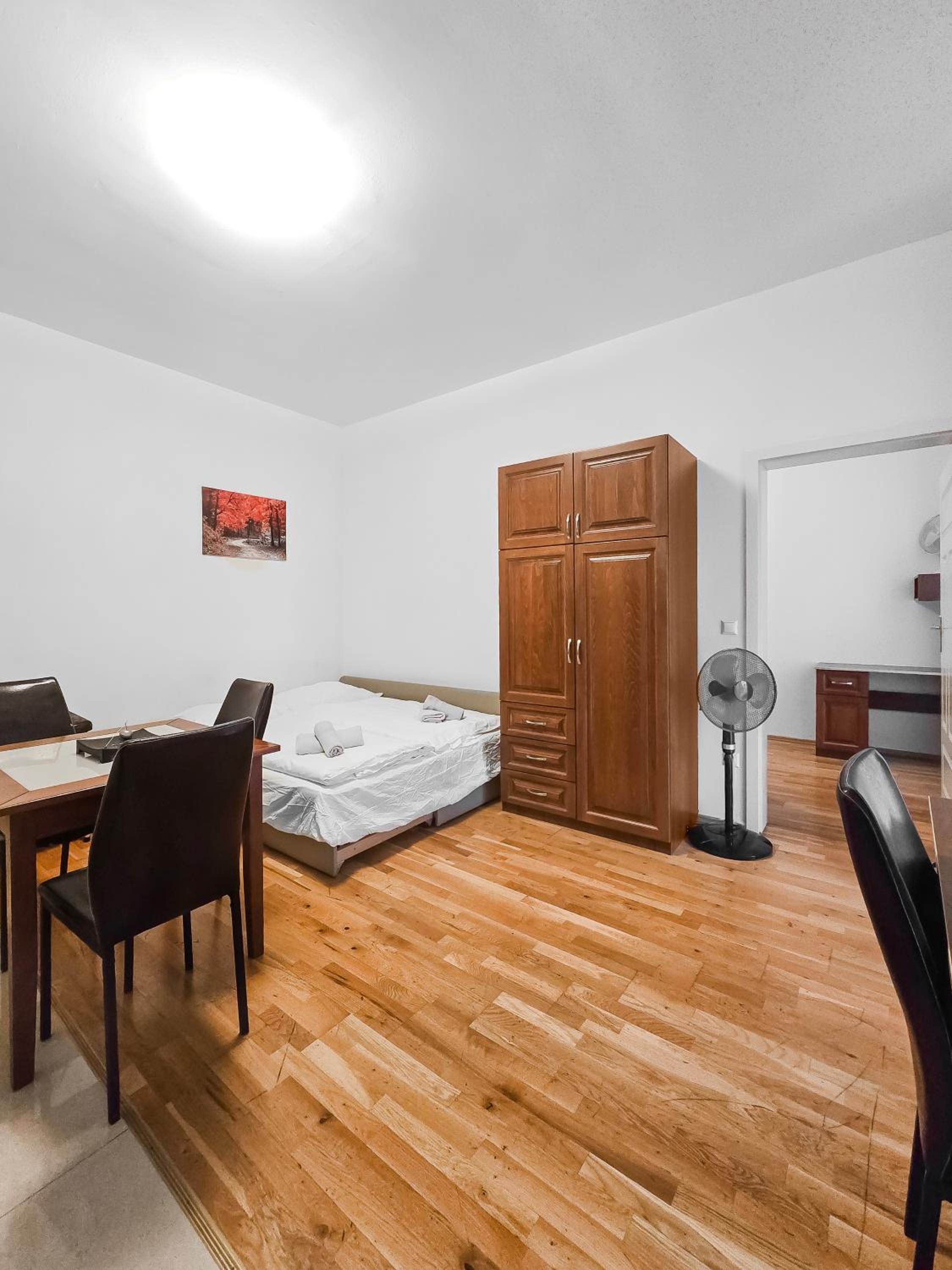 Two-Bedroom Balcony Retreat for 4 Near Millennium Tower