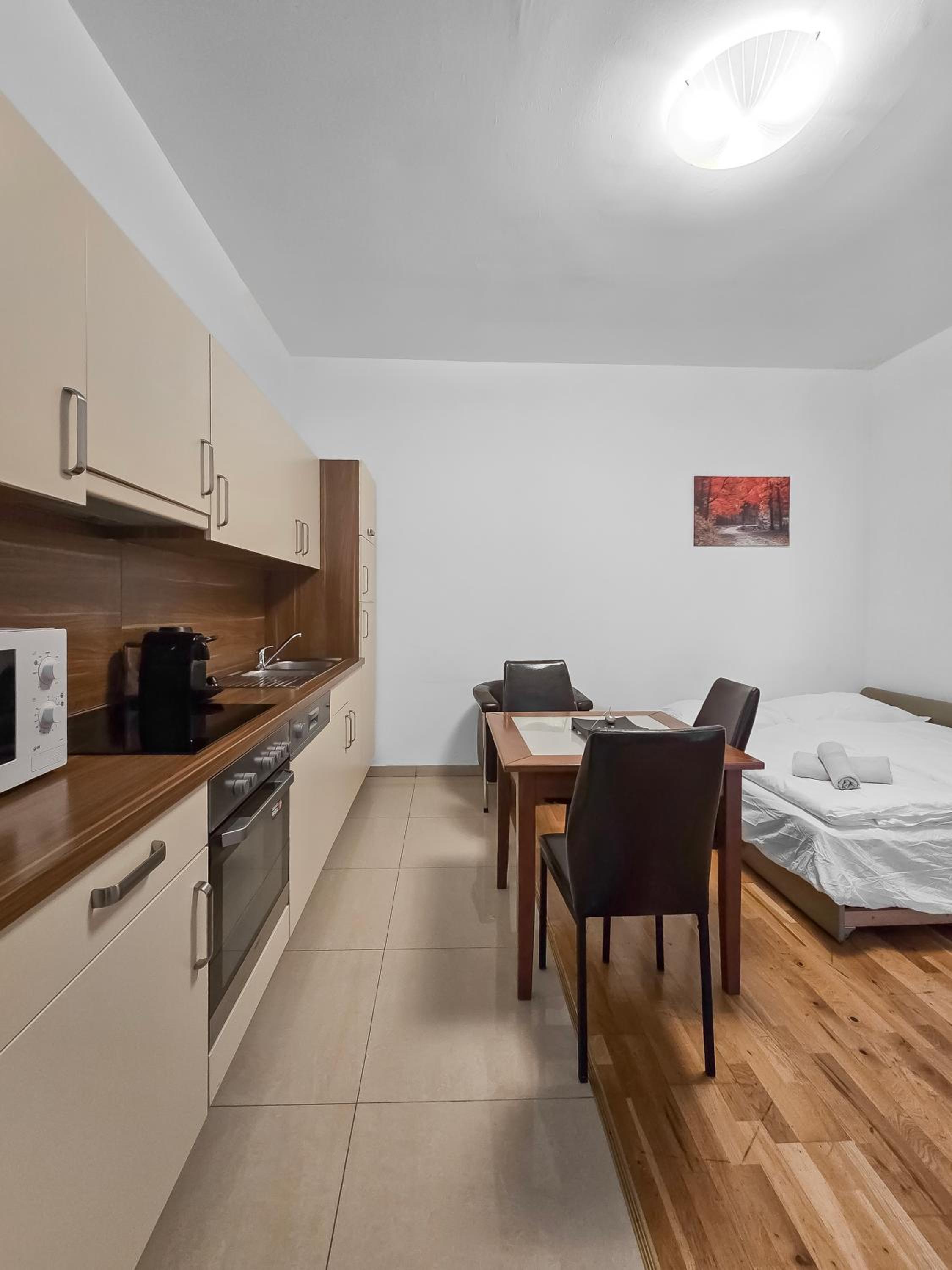 Two-Bedroom Balcony Retreat for 4 Near Millennium Tower