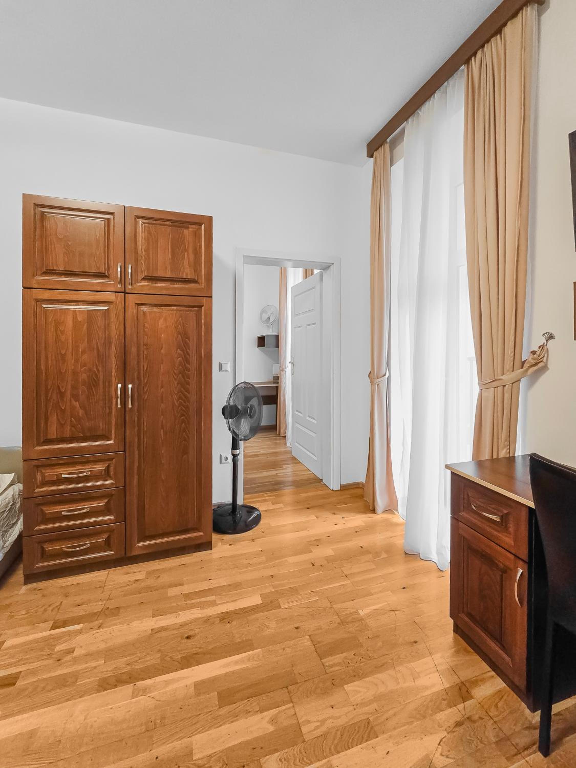 Two-Bedroom Balcony Retreat for 4 Near Millennium Tower