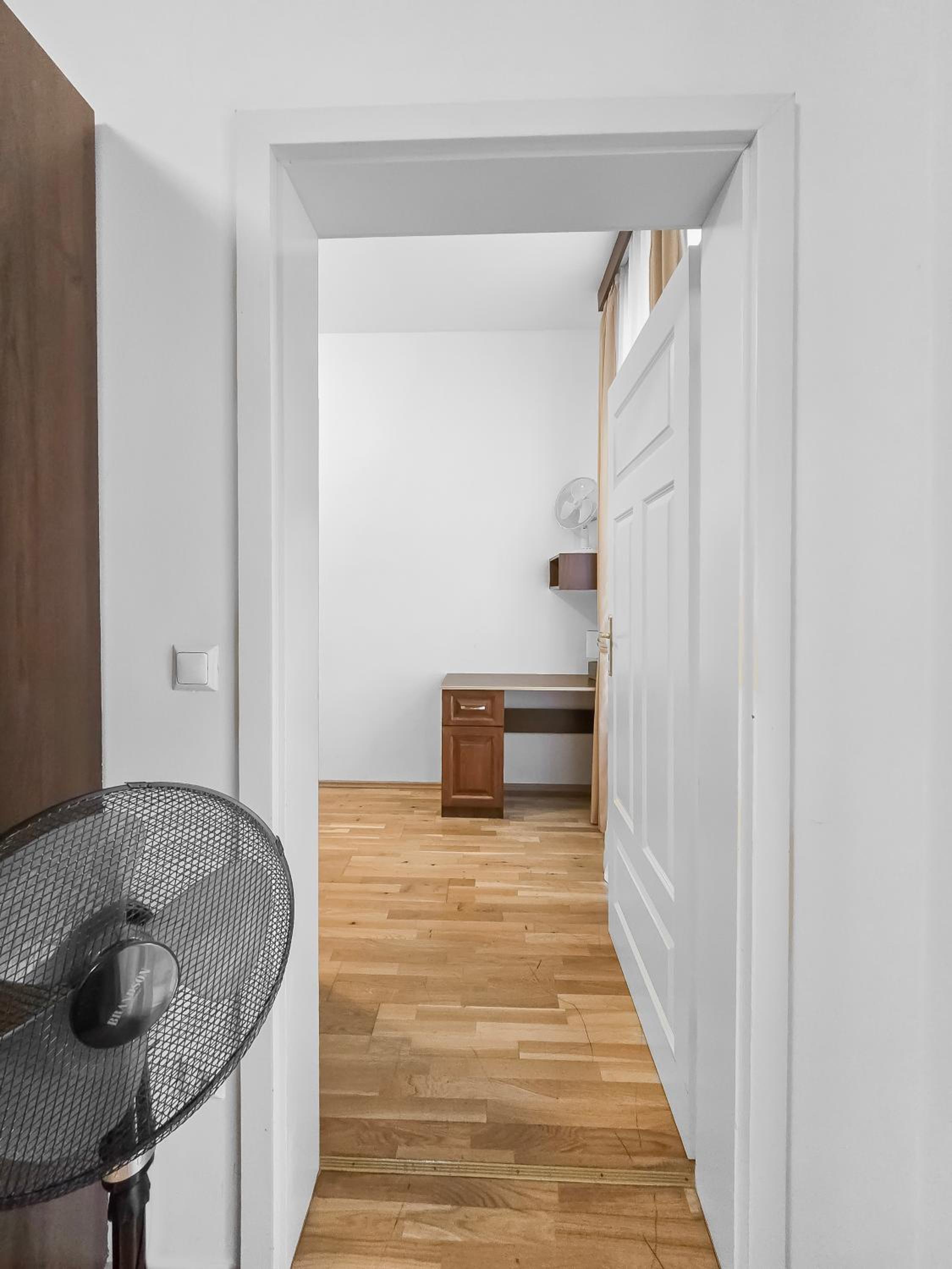 Two-Bedroom Balcony Retreat for 4 Near Millennium Tower