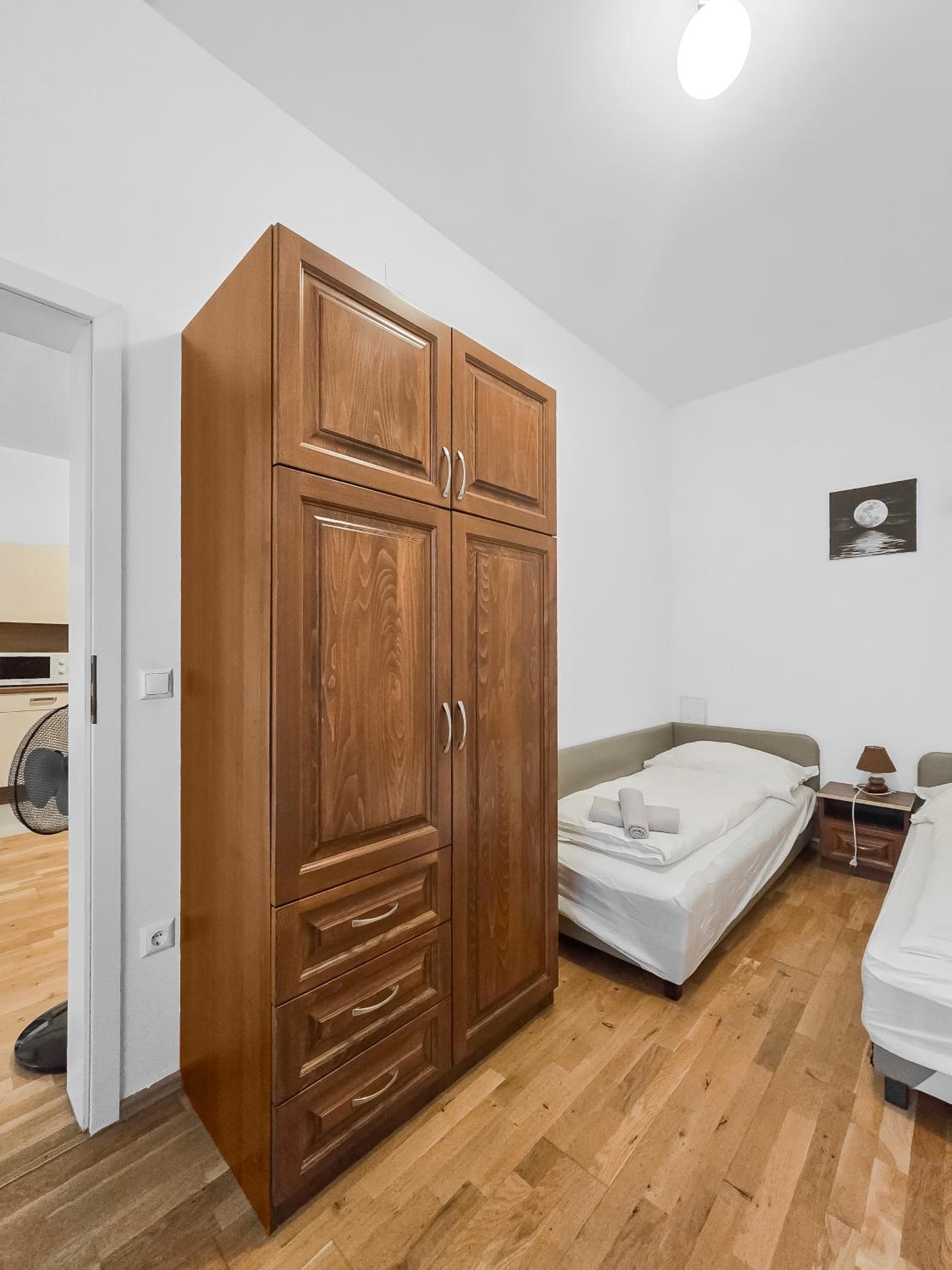 Two-Bedroom Balcony Retreat for 4 Near Millennium Tower