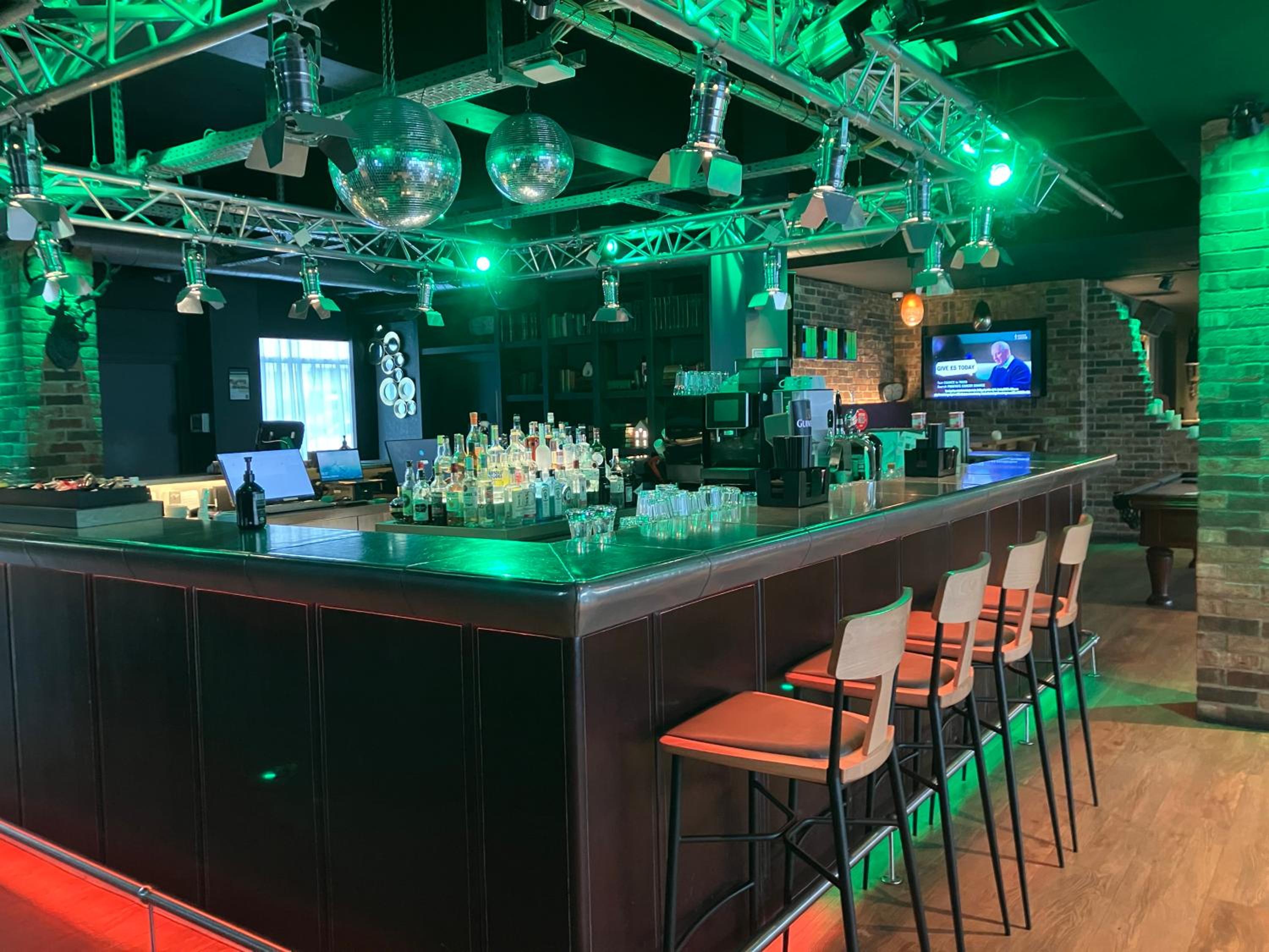 Warrington Vacations - BB HOTEL Warrington - Property Image 5